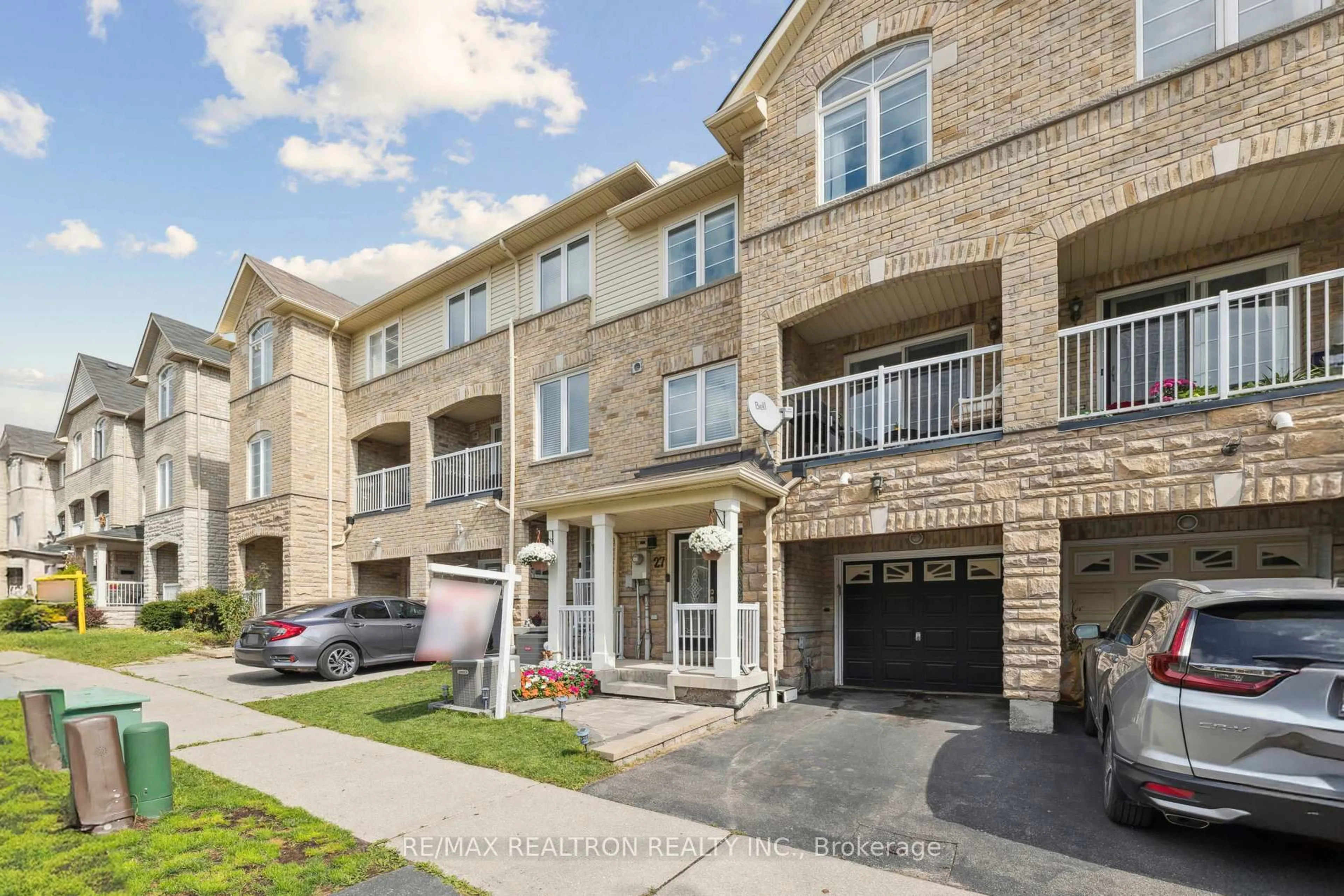 Unknown for 27 Webbford St, Ajax Ontario L1S 0A8