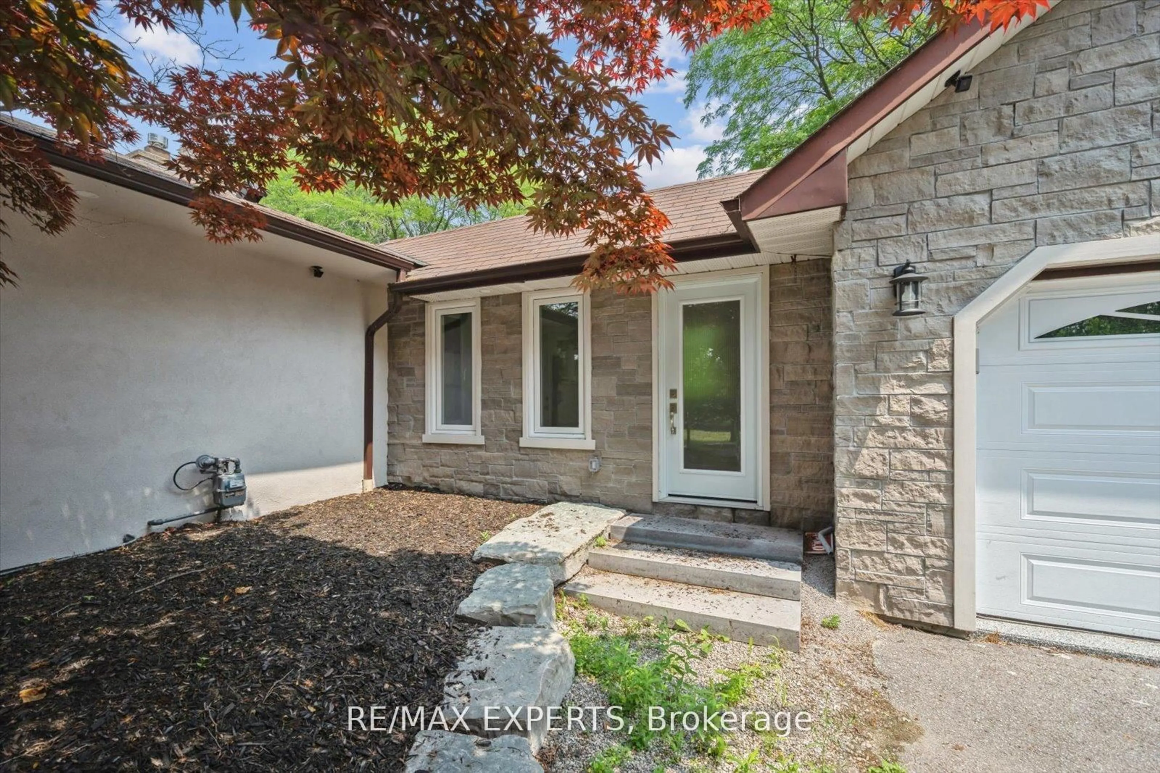 Home with brick exterior material, street for 507 Mill St, Clarington Ontario L1B 1C2