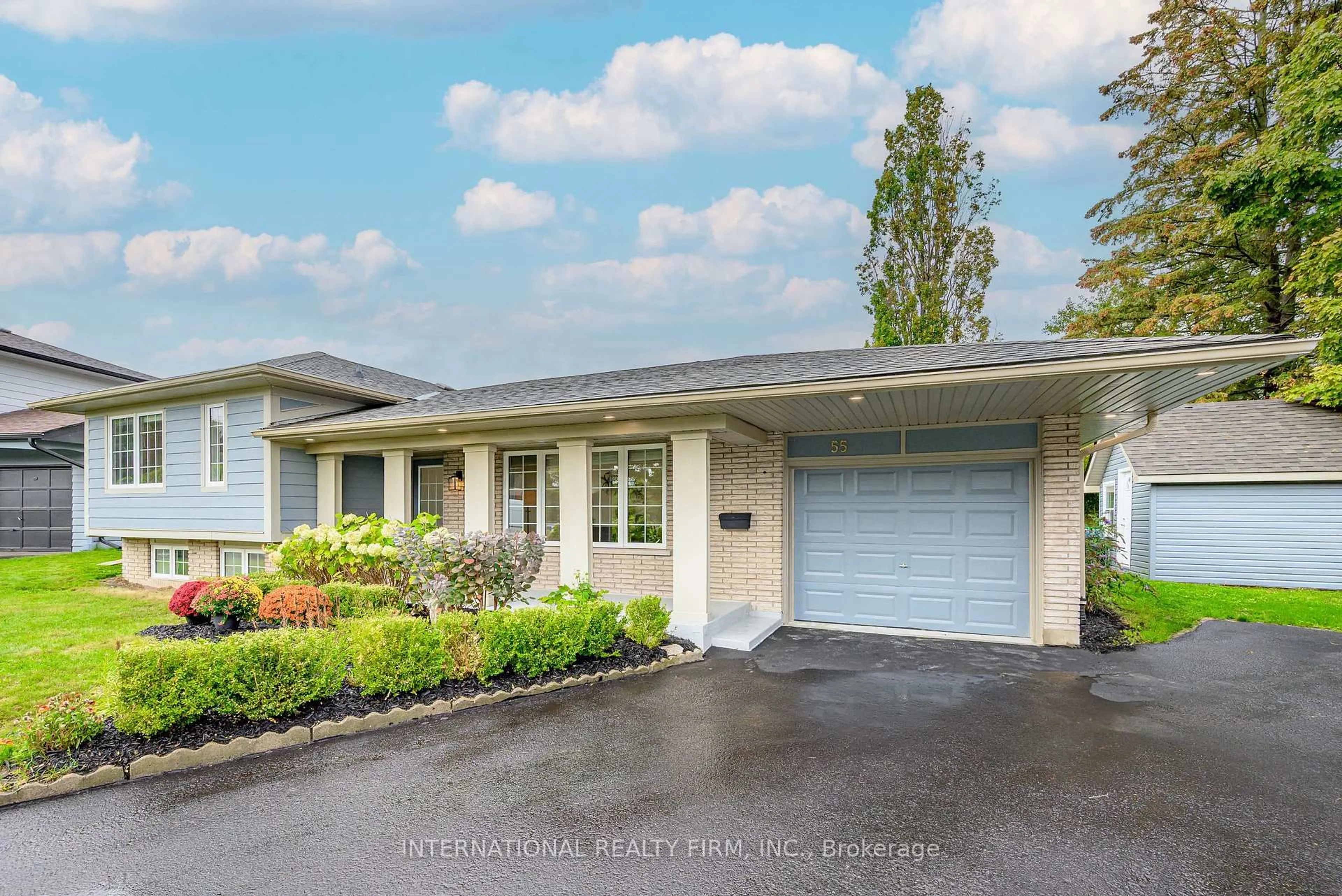 Home with vinyl exterior material, street for 55 Oriole Crt, Oshawa Ontario L1H 6Y4