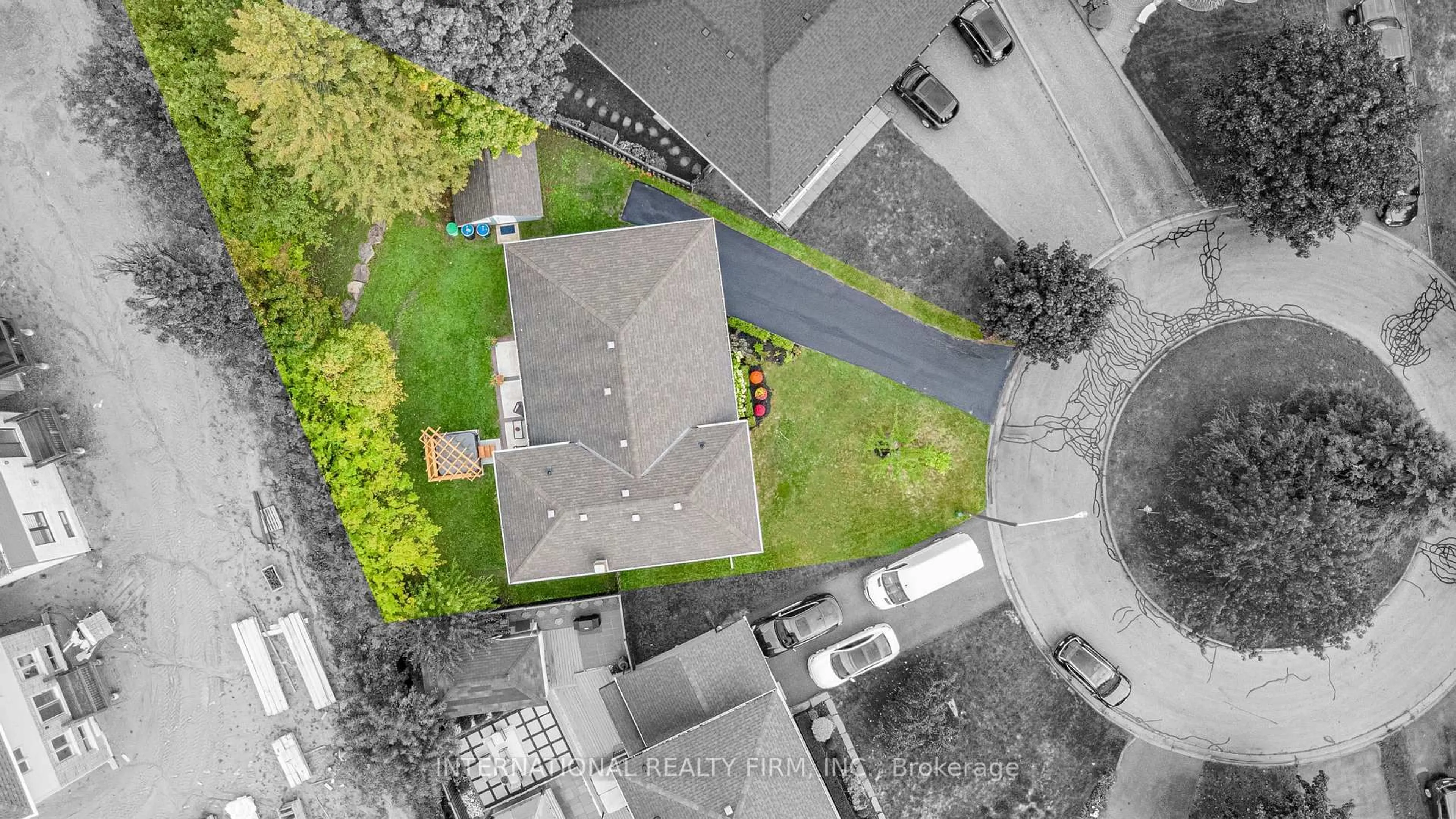 A pic from outside/outdoor area/front of a property/back of a property/a pic from drone, street for 55 Oriole Crt, Oshawa Ontario L1H 6Y4