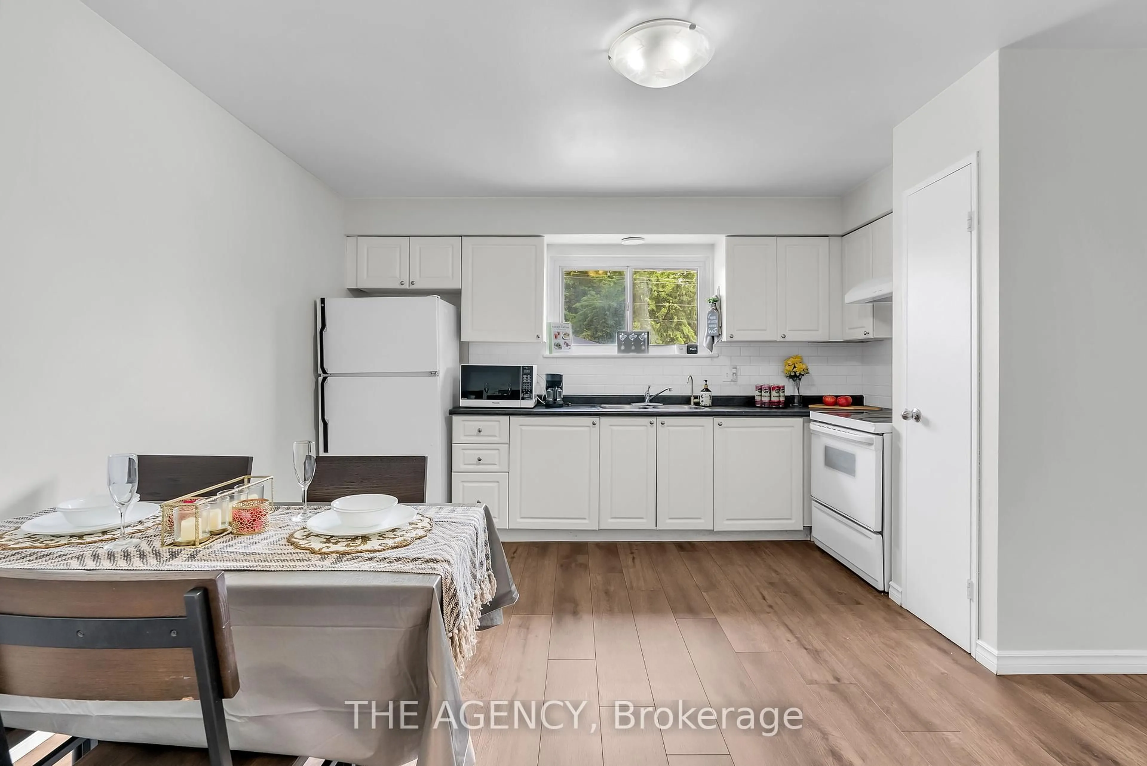 Standard kitchen, wood/laminate floor for 1333 Mary St #35, Oshawa Ontario L1G 6Z3