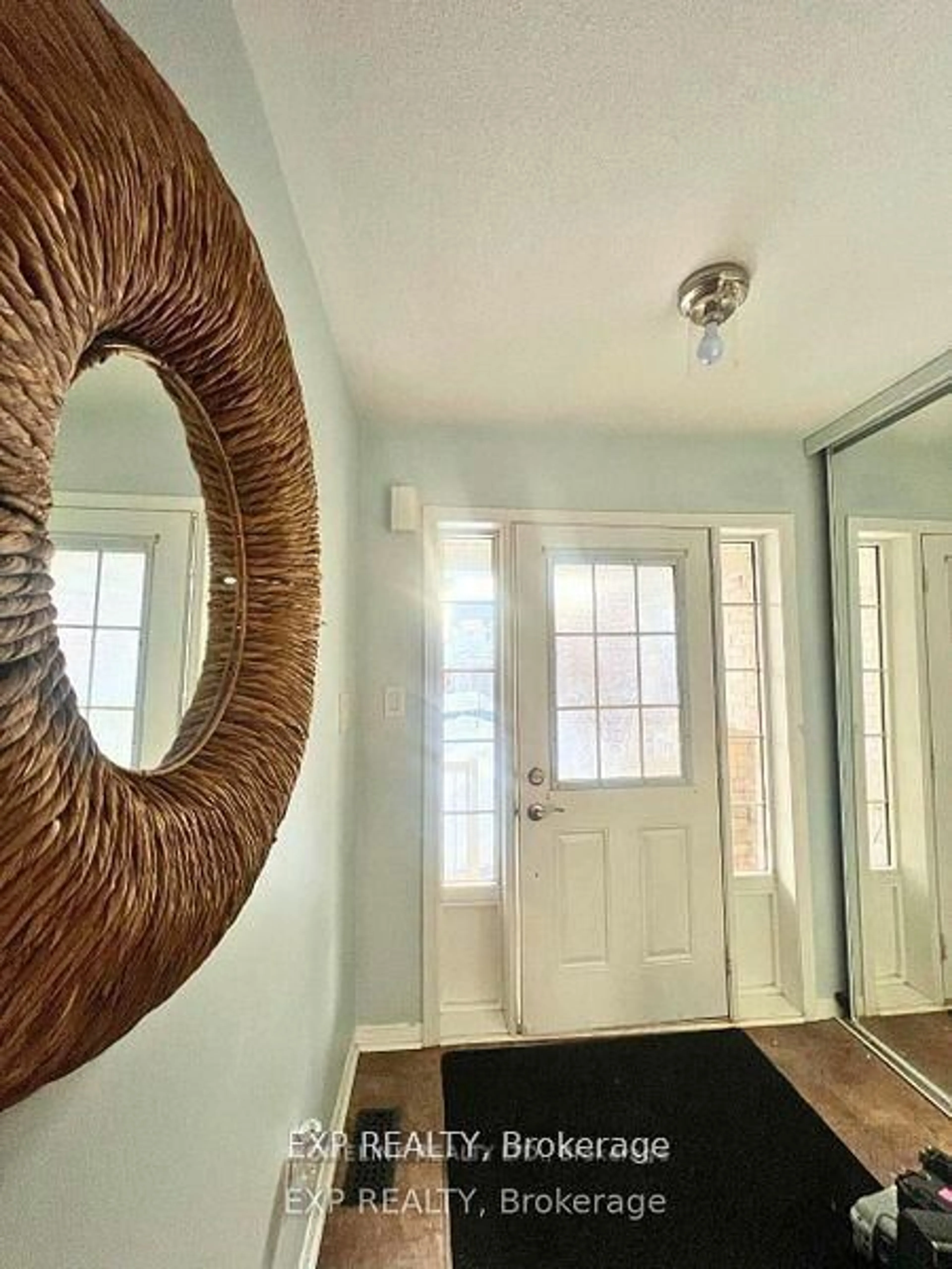 Indoor entryway for 1523 Glenbourne Dr, Oshawa Ontario L1K 0M5