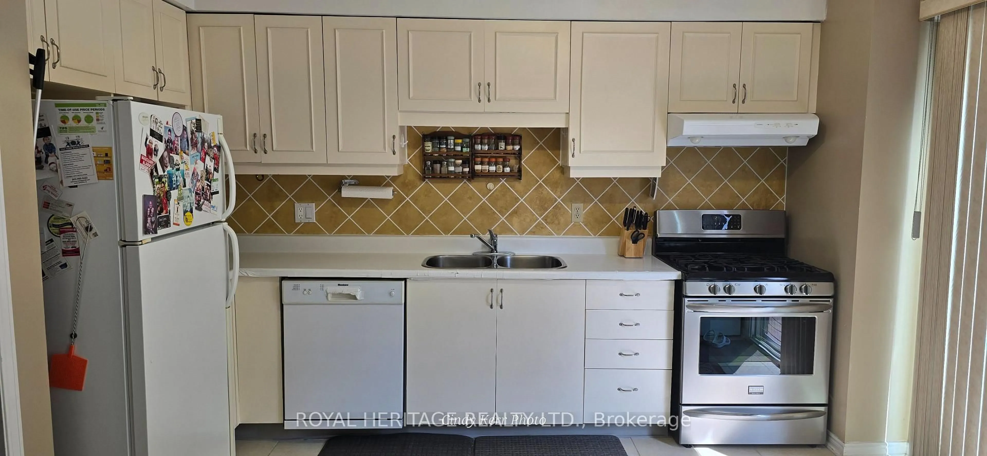 Standard kitchen, ceramic/tile floor for 68 Cluett Dr, Ajax Ontario L1S 7G3