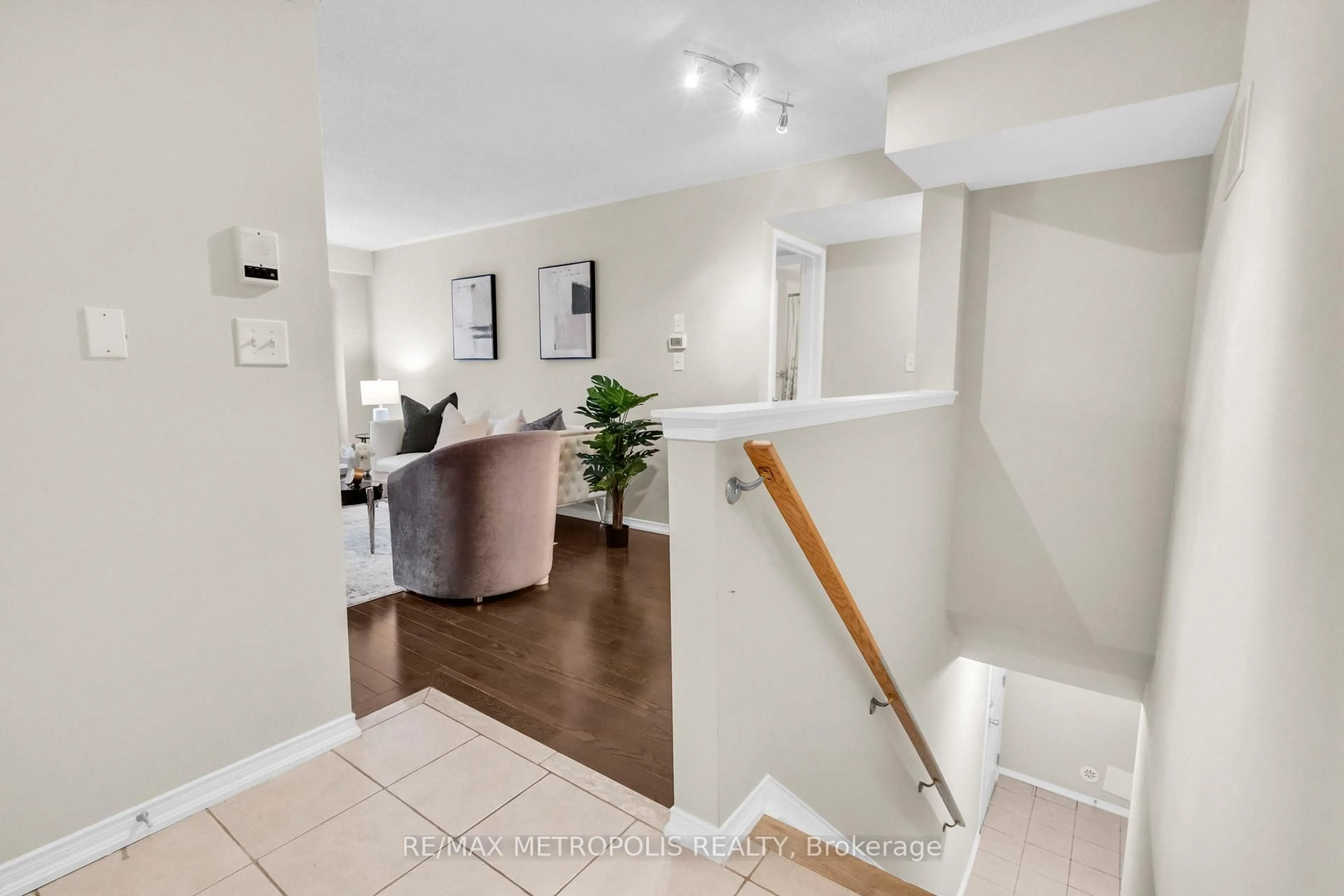 Indoor entryway for 669A Warden Ave #13, Toronto Ontario M1L 0G3
