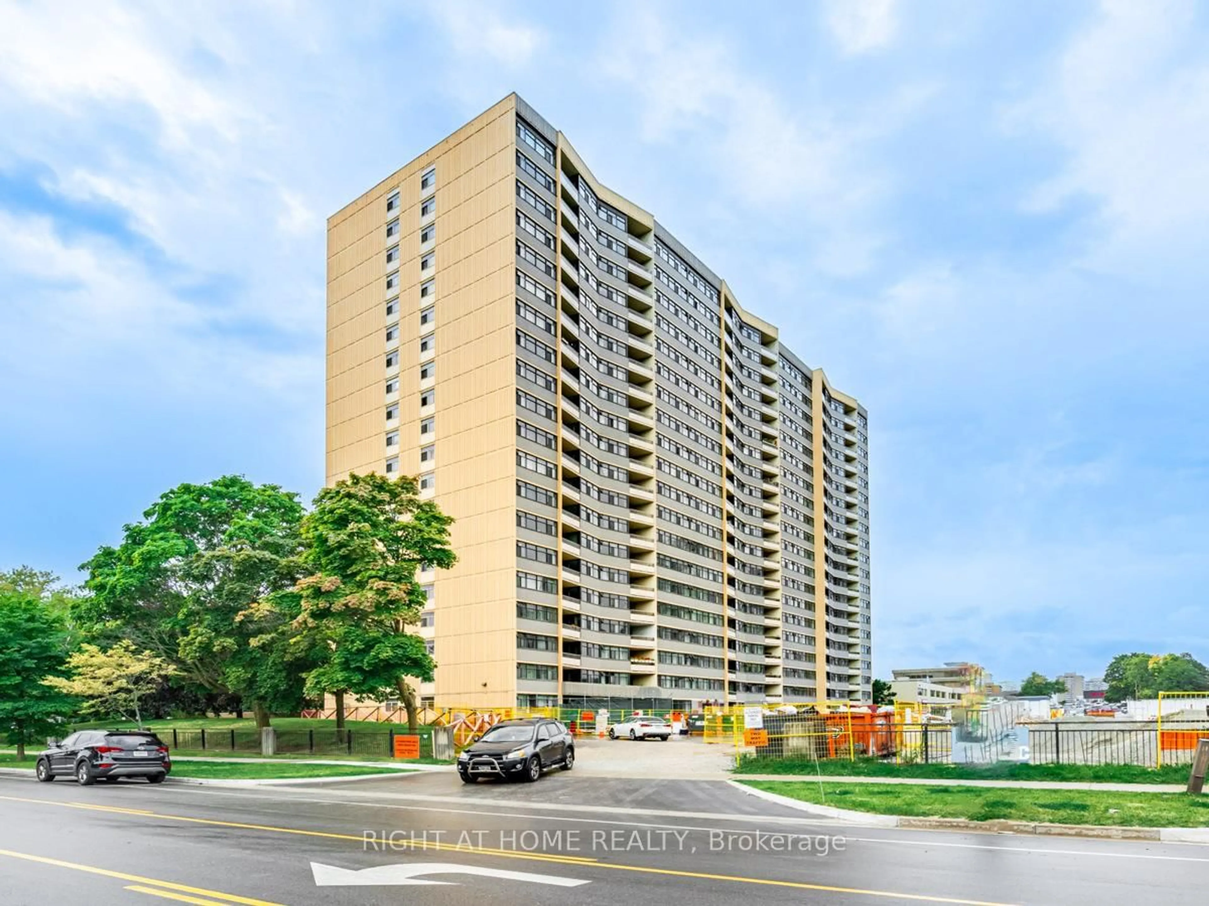Unknown for 2050 Bridletowne Circ #911, Toronto Ontario M1W 2V5
