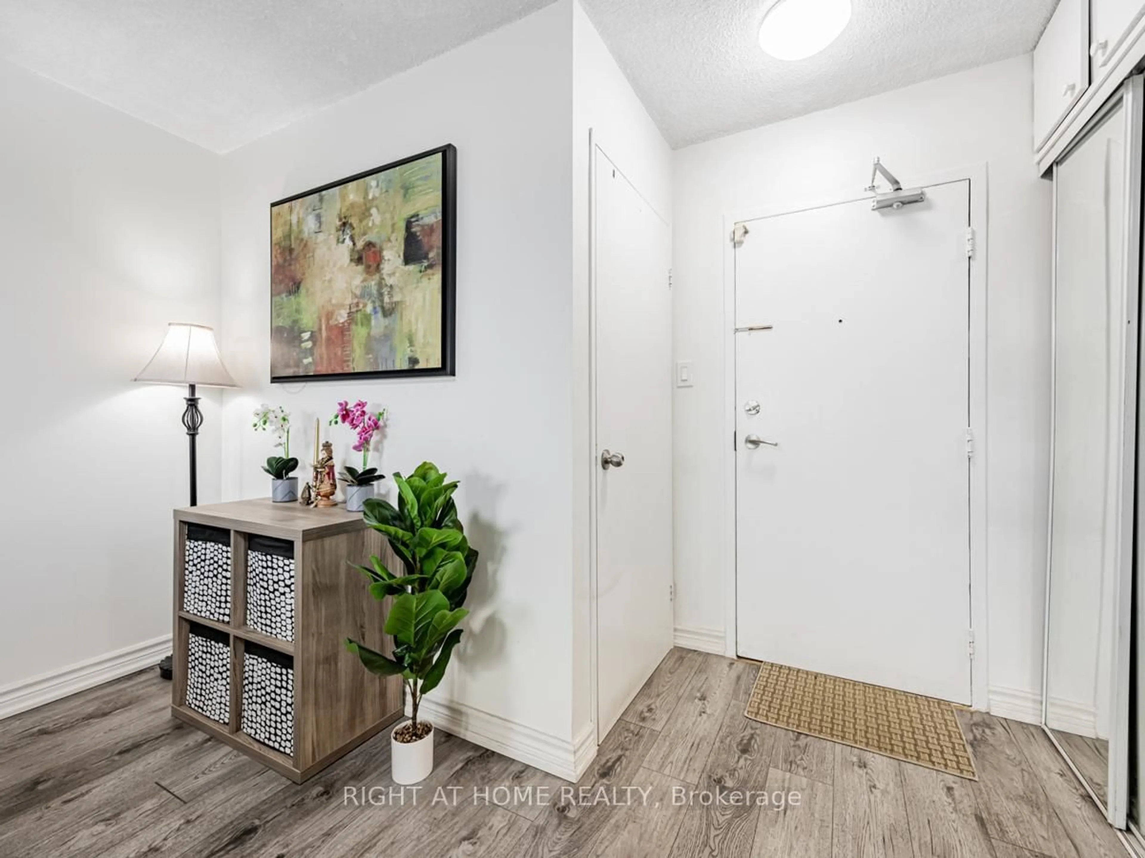 Indoor entryway for 2050 Bridletowne Circ #911, Toronto Ontario M1W 2V5