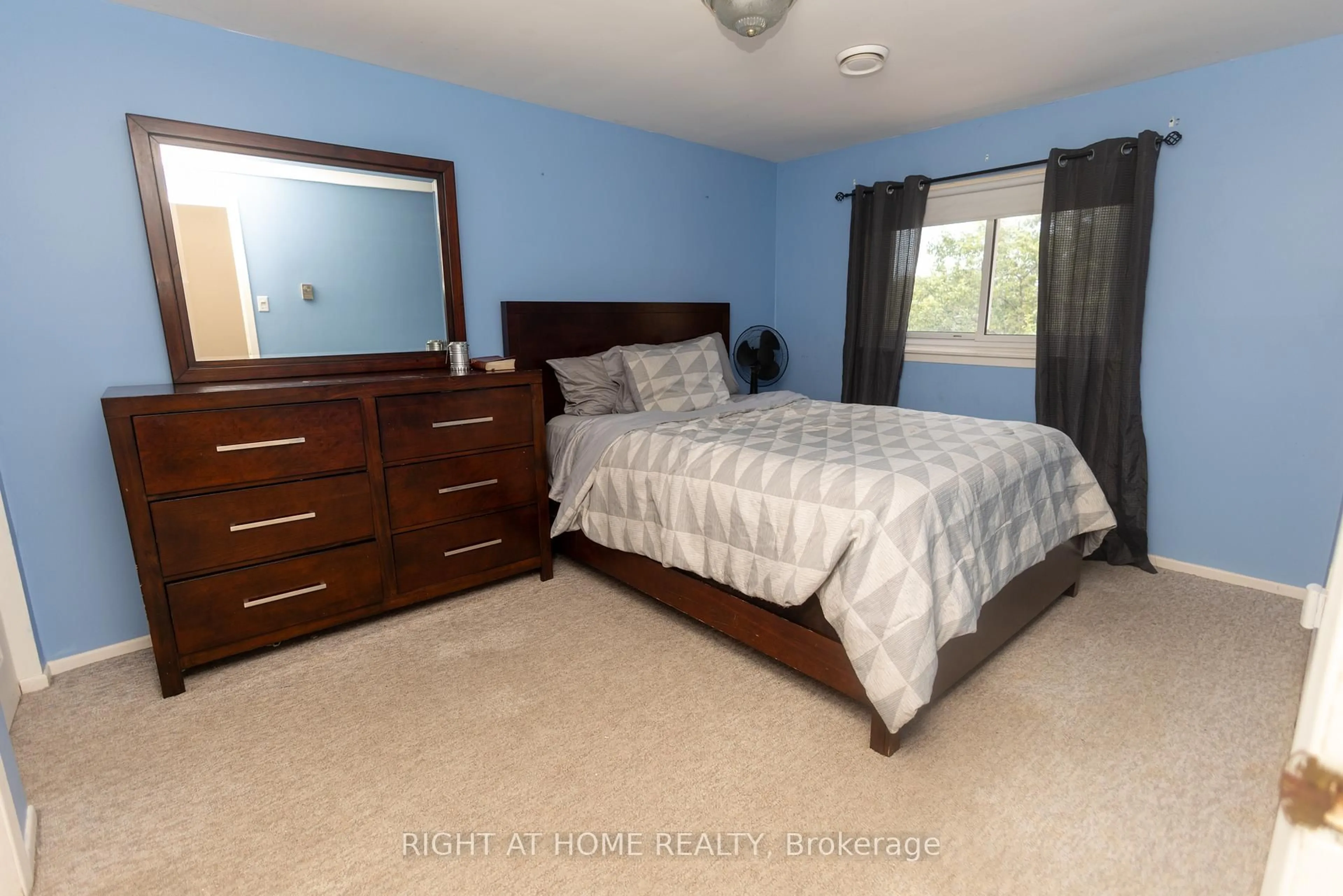 Bedroom with bed, unknown for 110 Blossom Crt, Scugog Ontario L9L 1G5