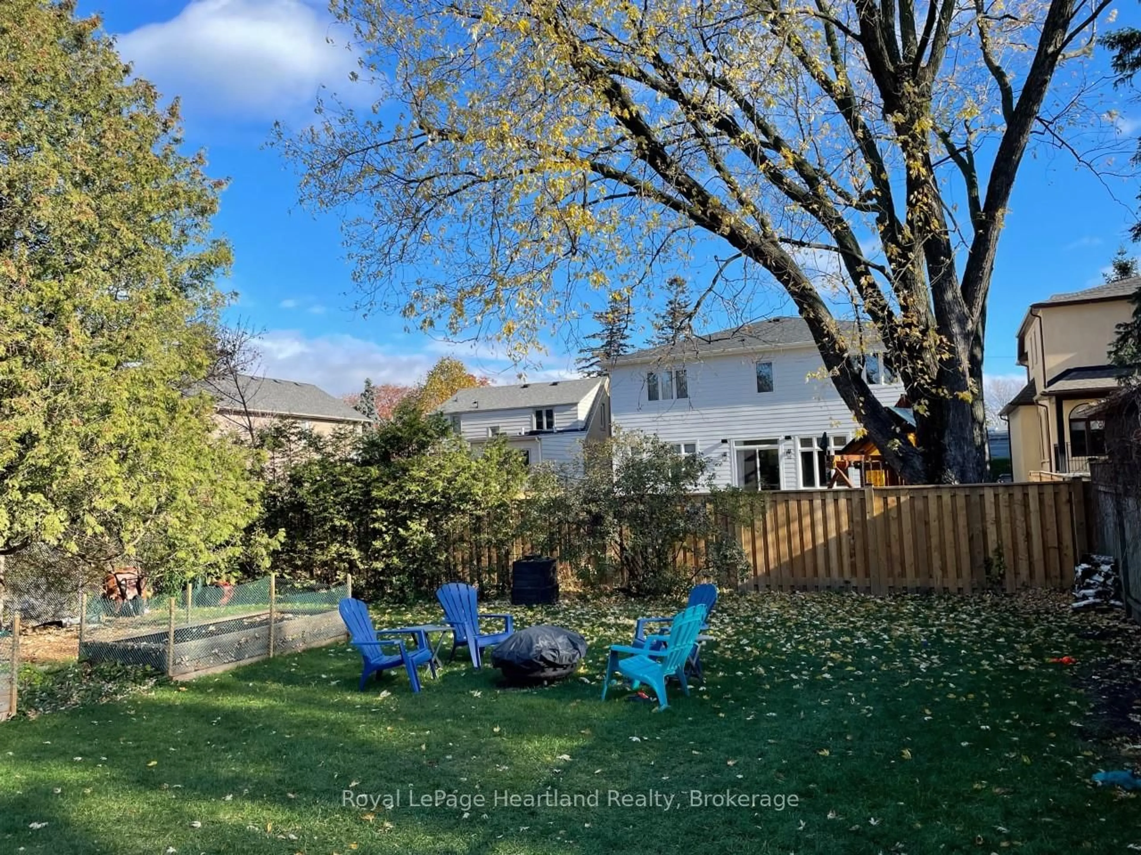 A pic from outside/outdoor area/front of a property/back of a property/a pic from drone, unknown for 15 SCARBOROUGH HEIGHTS Blvd, Toronto Ontario M1M 2V3