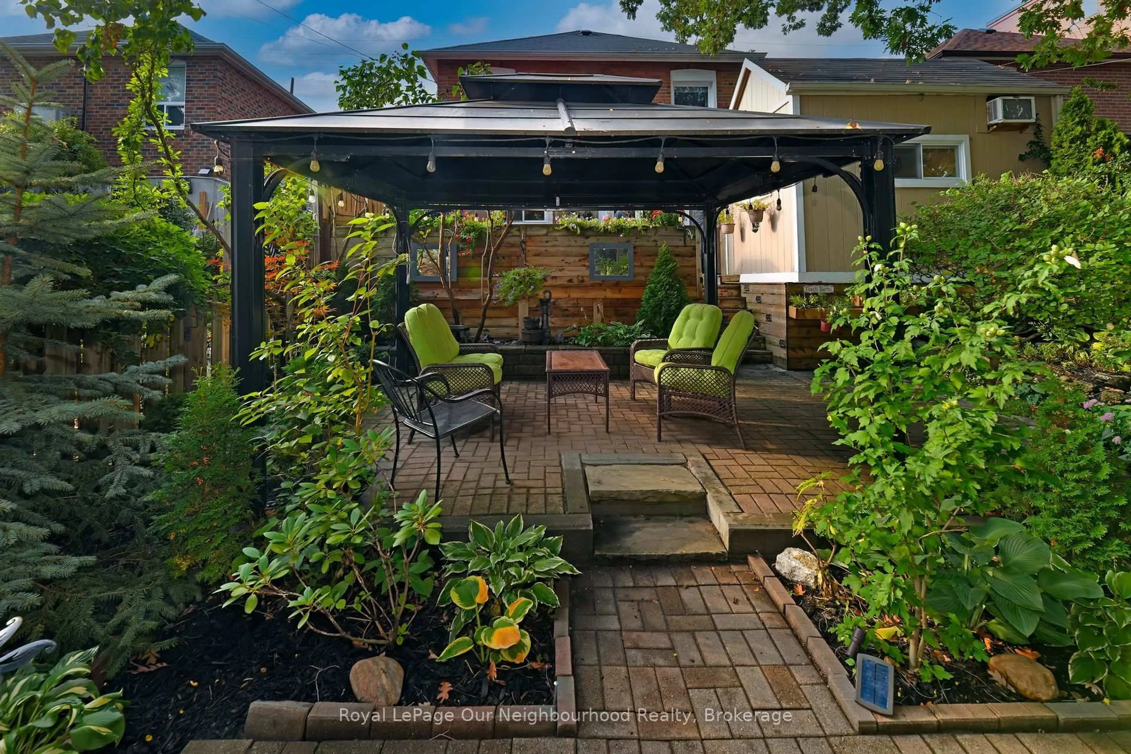 Patio, street for 1275 Kingston Rd, Toronto Ontario M1N 1P4