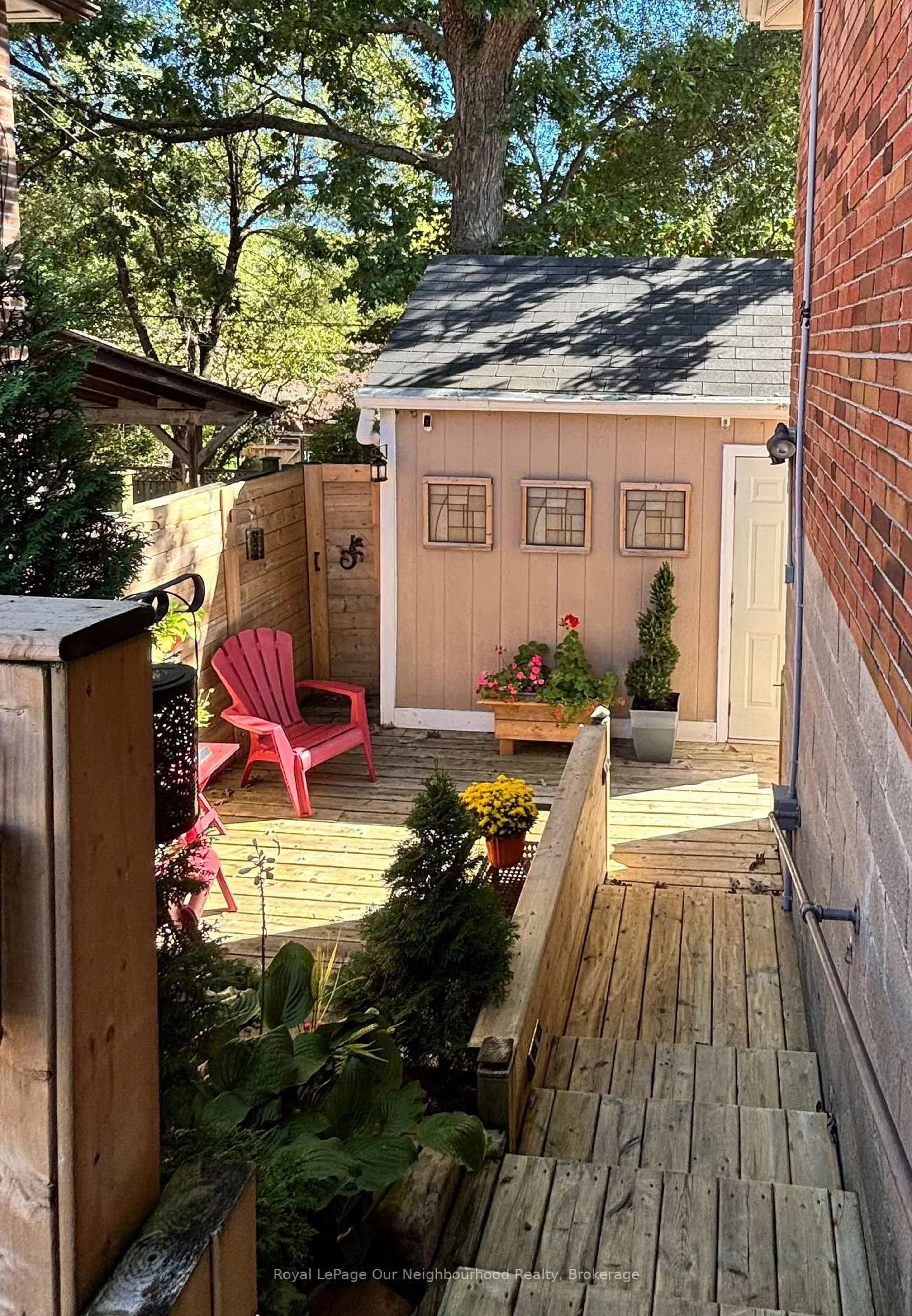 Patio, street for 1275 Kingston Rd, Toronto Ontario M1N 1P4
