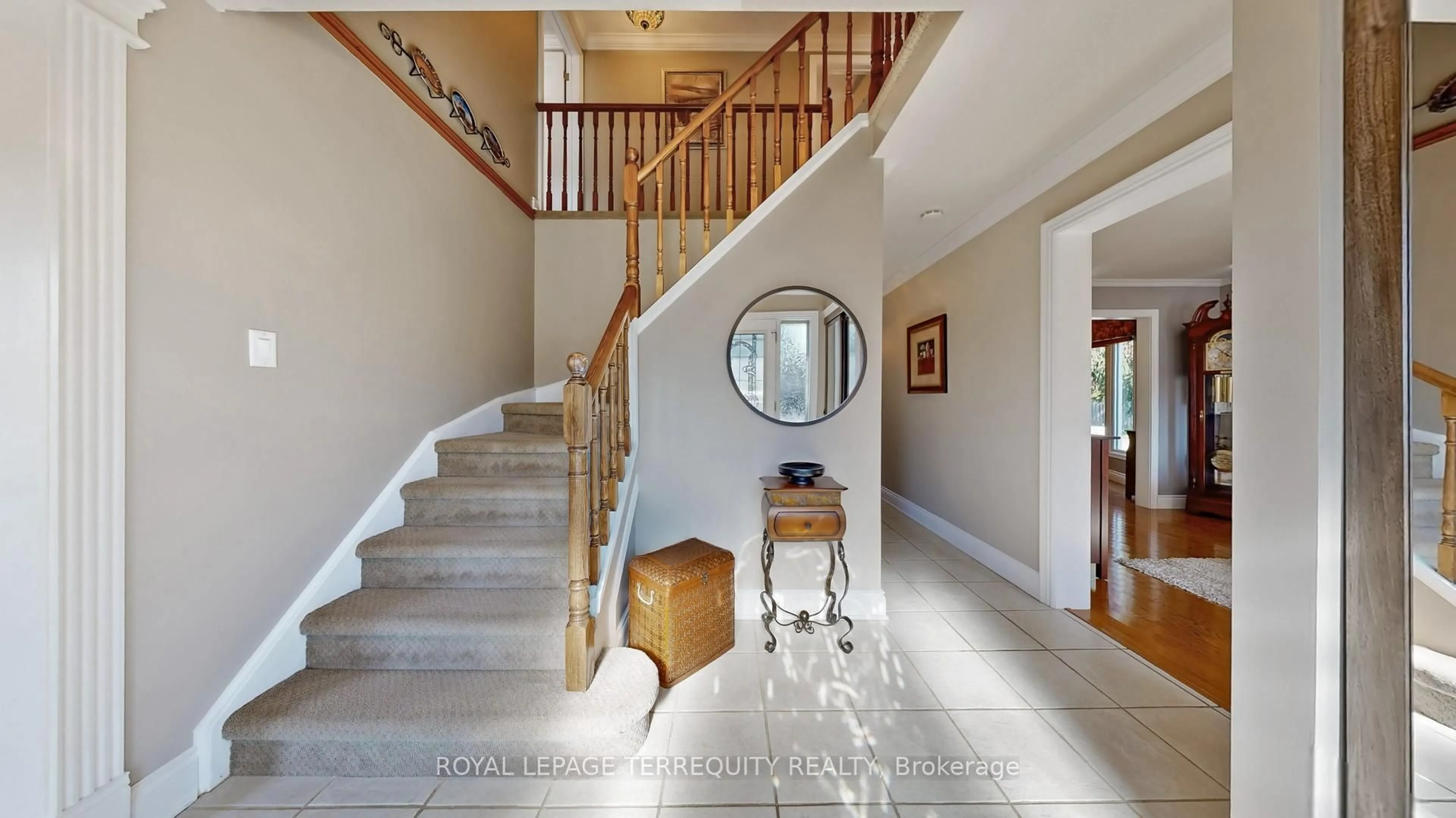 Indoor foyer for 61 Jason Dr, Whitby Ontario L1R 1L1