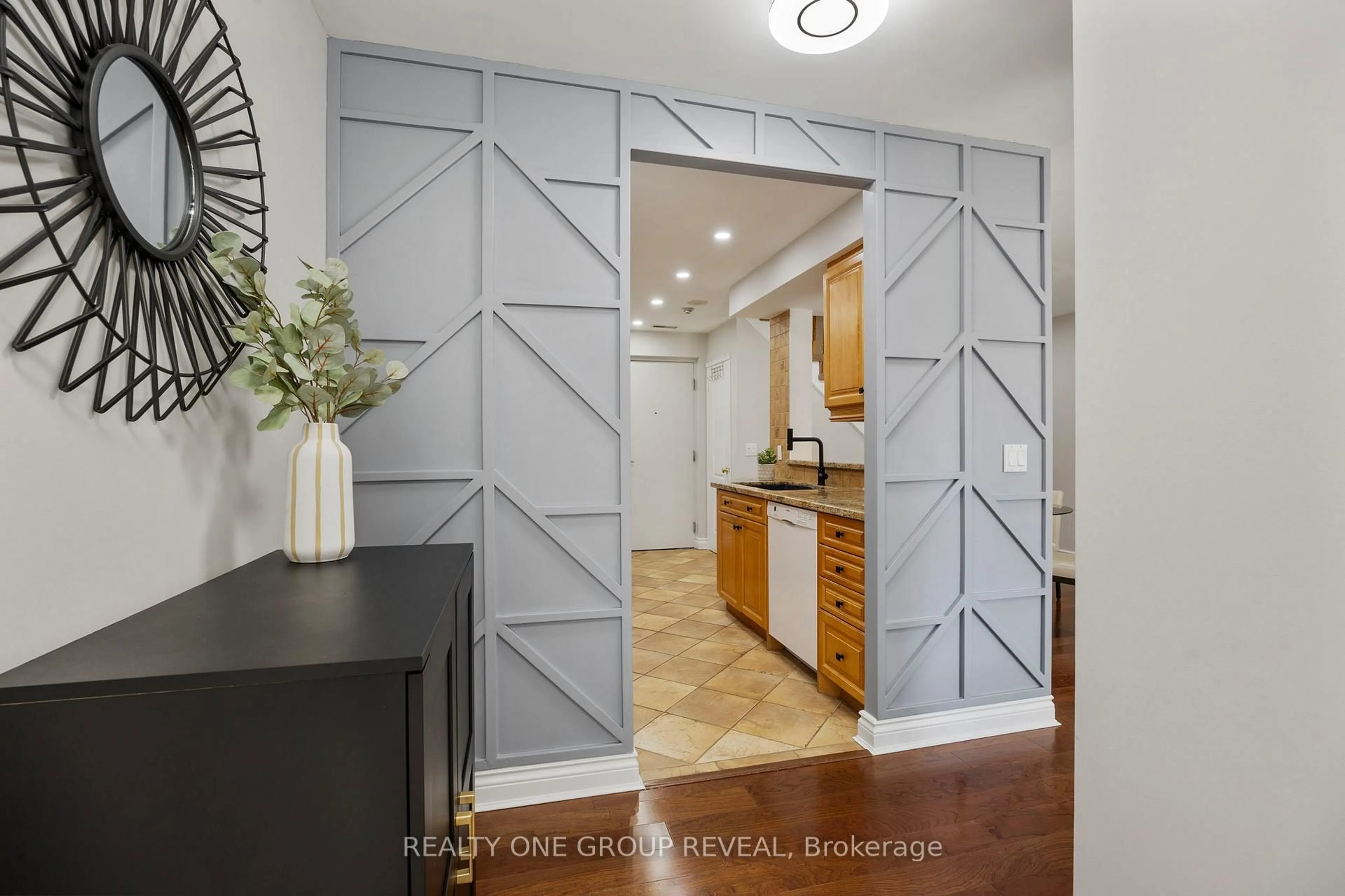 Indoor entryway for 1400 The Esplanade Dr #803, Pickering Ontario L1V 6V2