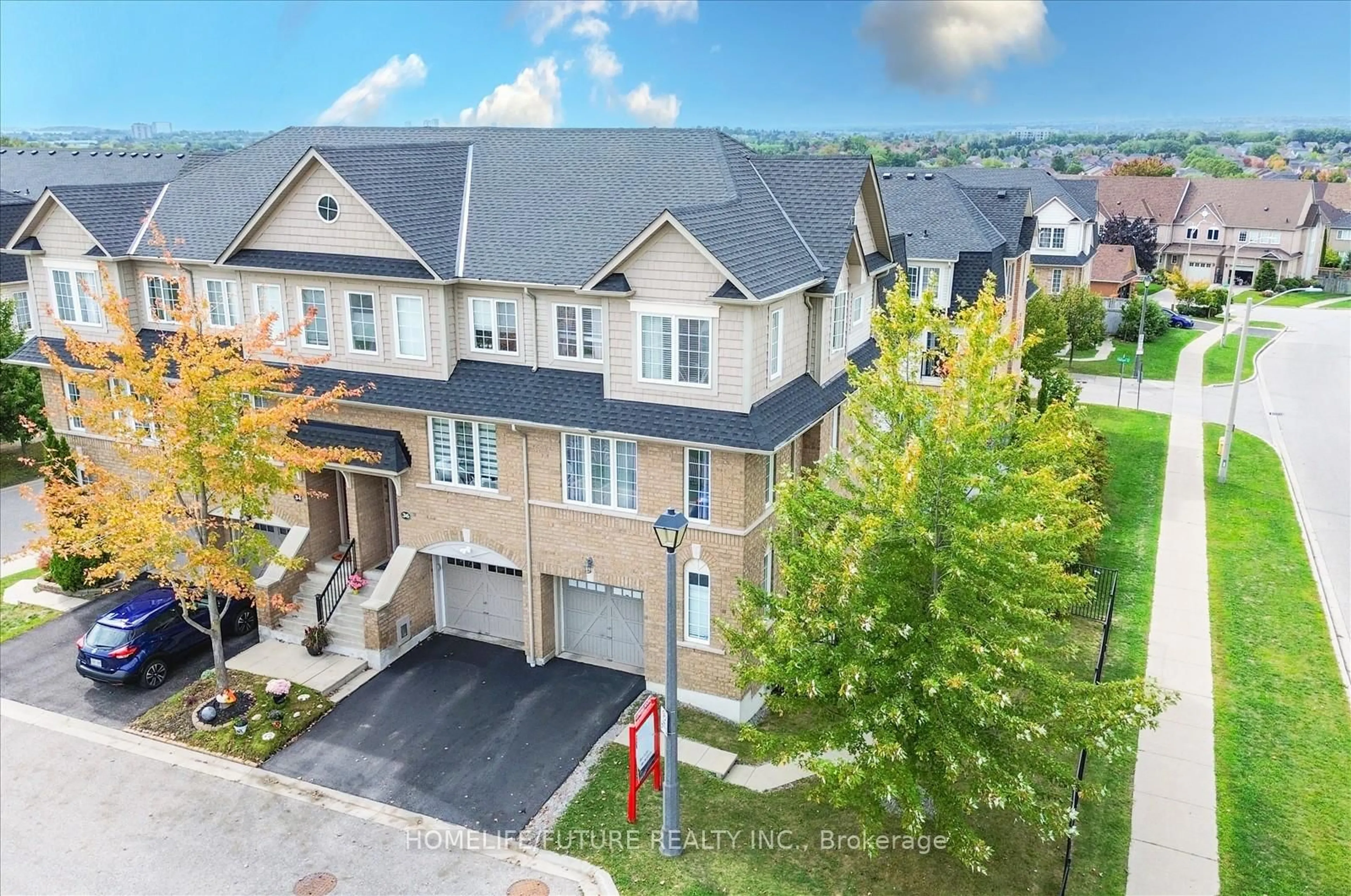 A pic from outside/outdoor area/front of a property/back of a property/a pic from drone, street for 1803 Dalhousie Cres, Oshawa Ontario L1G 8C6