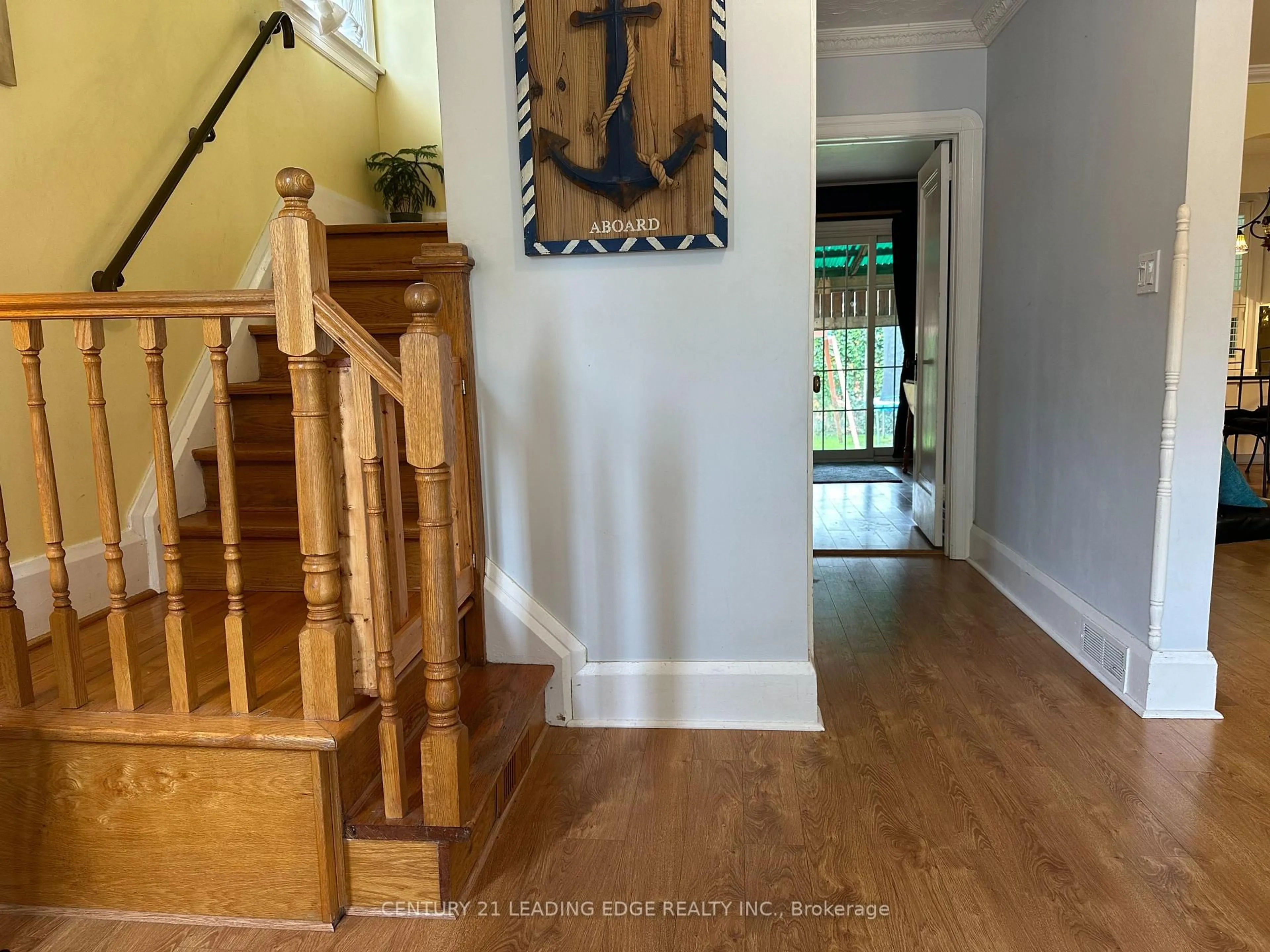 Indoor entryway for 30 Cadillac Ave, Oshawa Ontario L1G 6B7