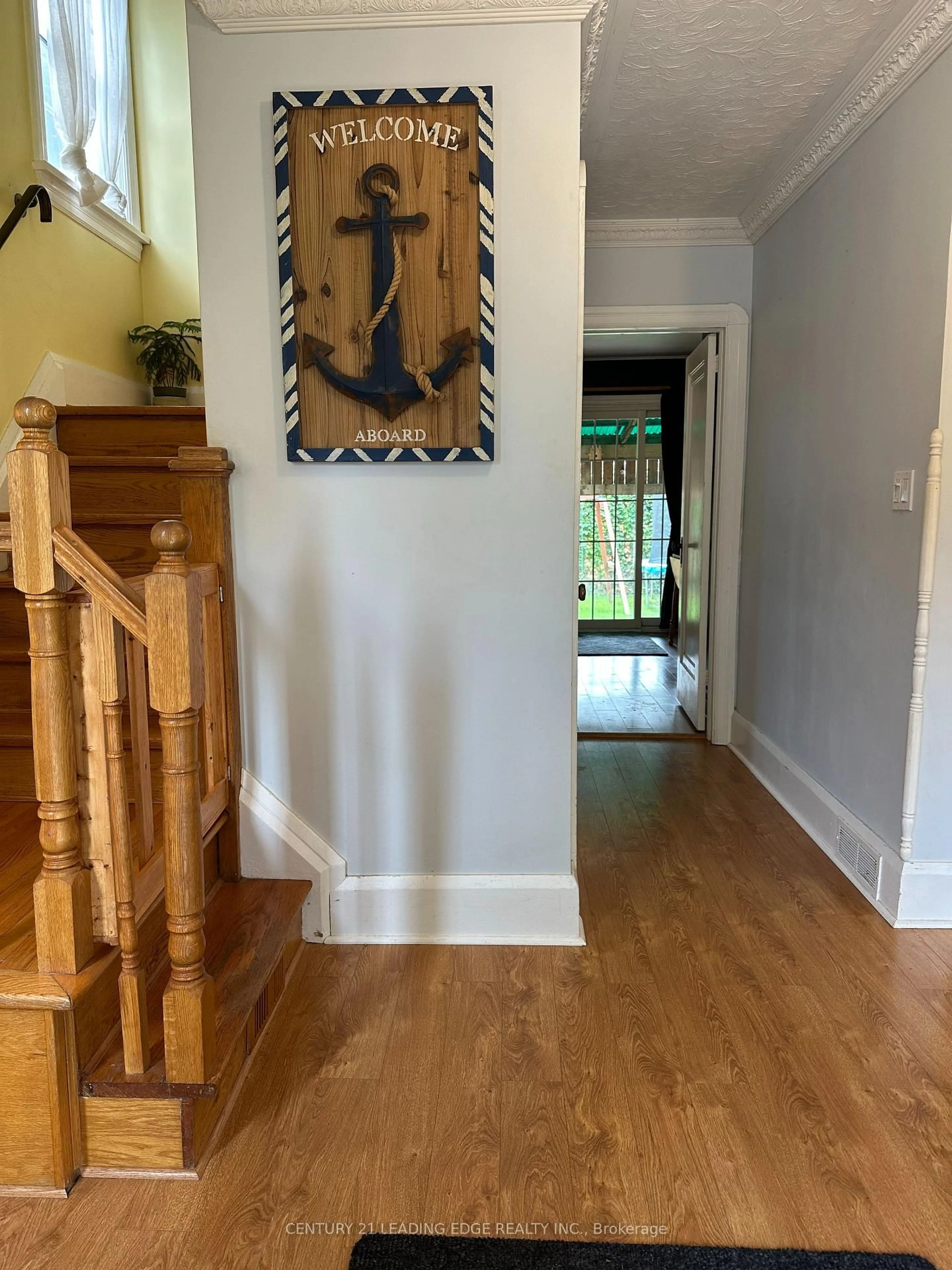 Indoor entryway for 30 Cadillac Ave, Oshawa Ontario L1G 6B7
