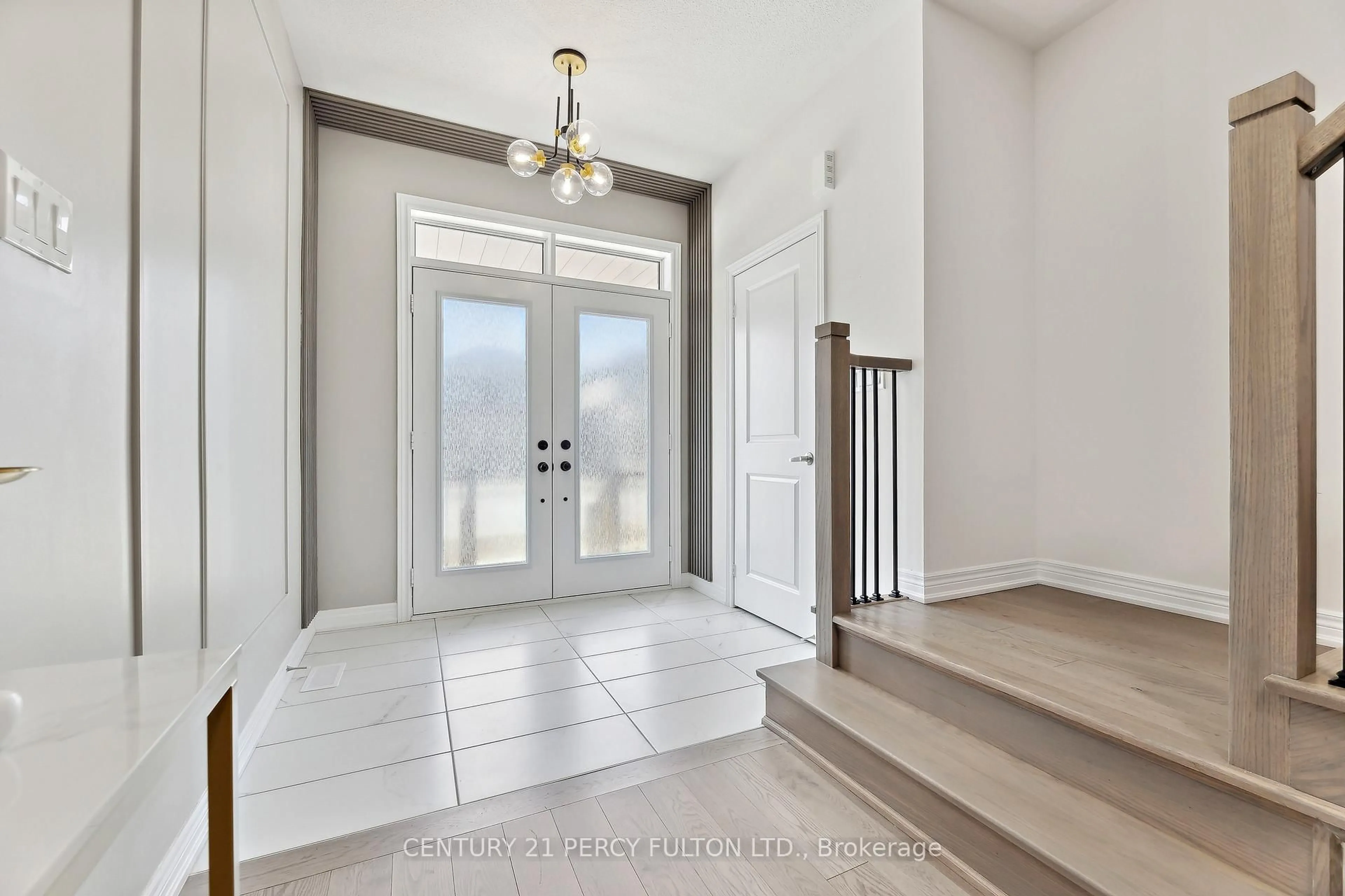 Indoor entryway for 2137 Coppermine St, Oshawa Ontario L1L 0T1