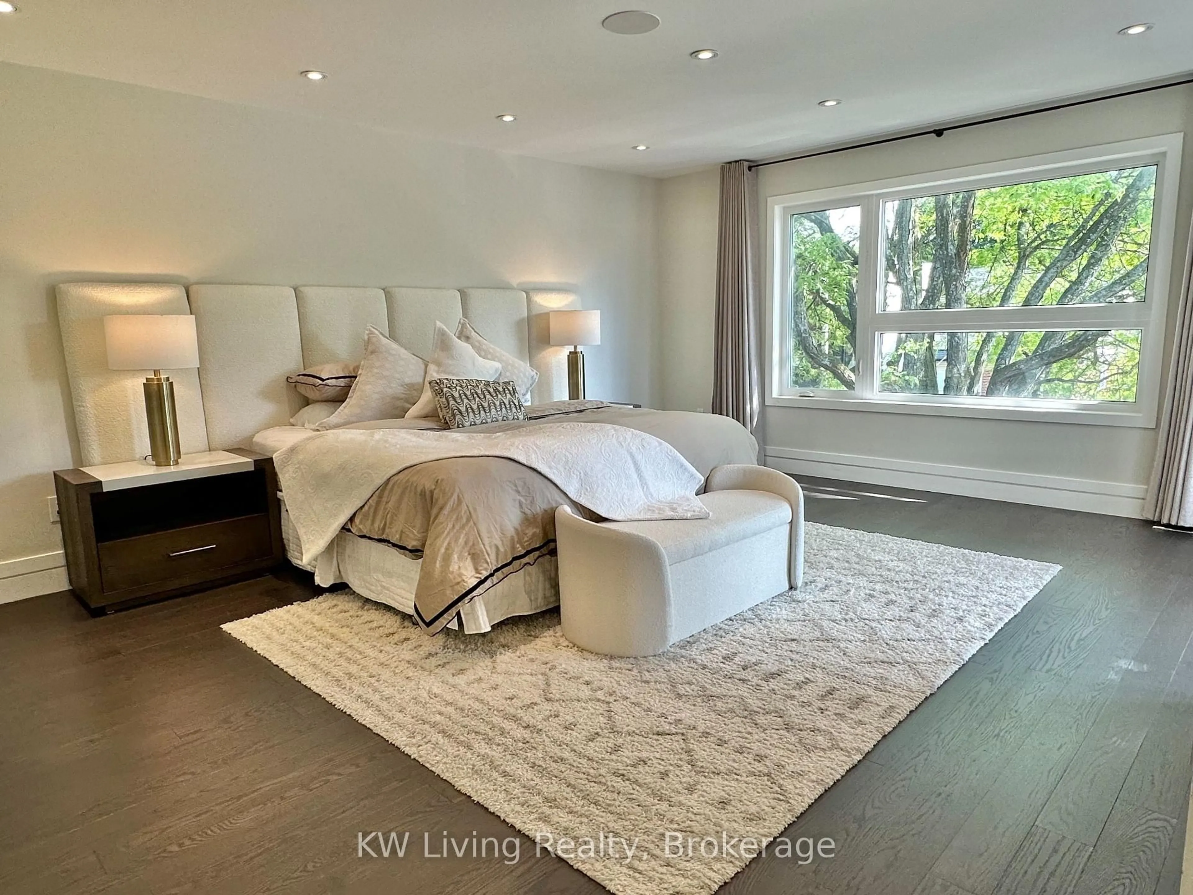 Bedroom with bed, unknown for 18 Ferris Rd, Toronto Ontario M4B 1G1