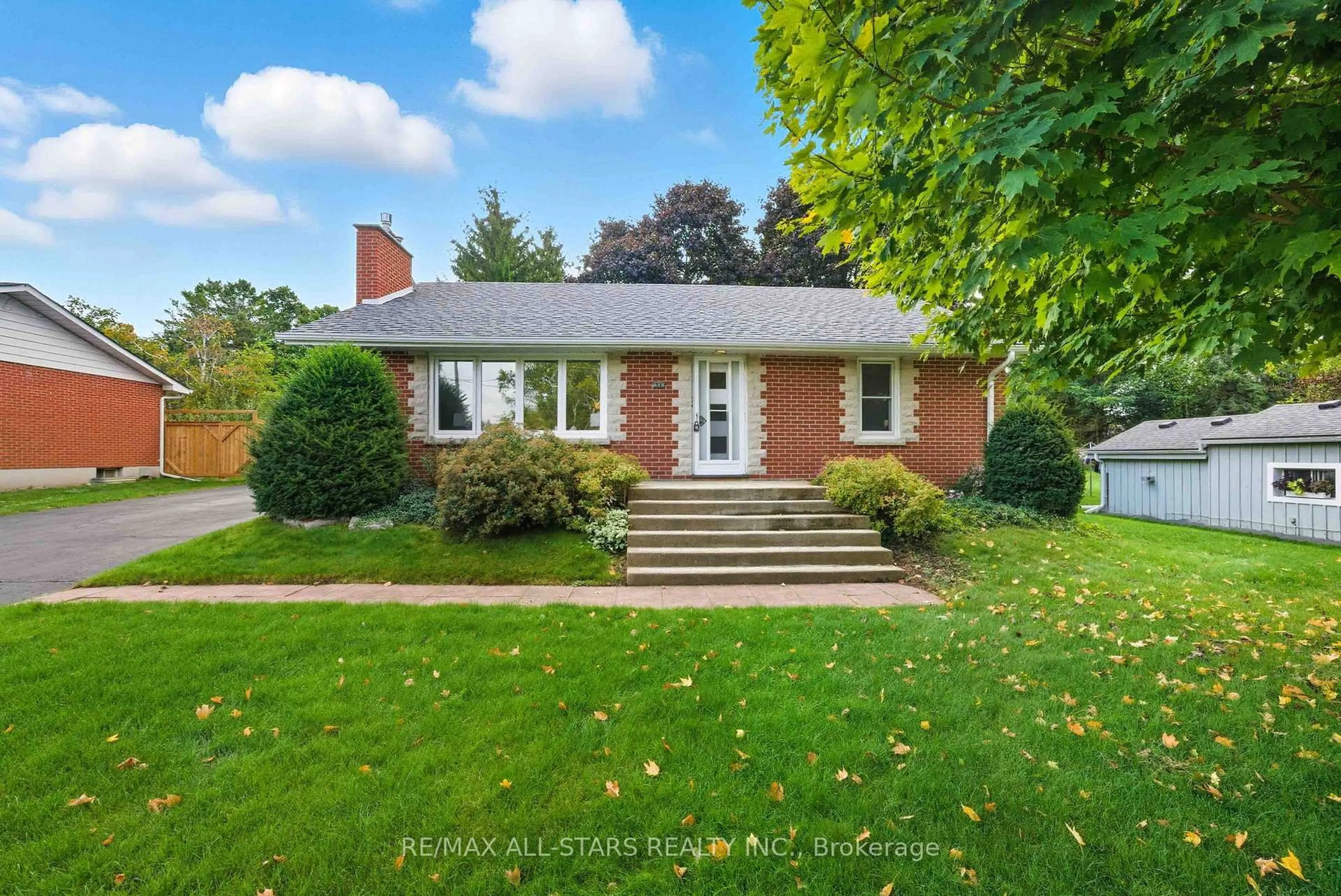 Home with brick exterior material, street for 620 Queen St, Scugog Ontario L9L 1K5