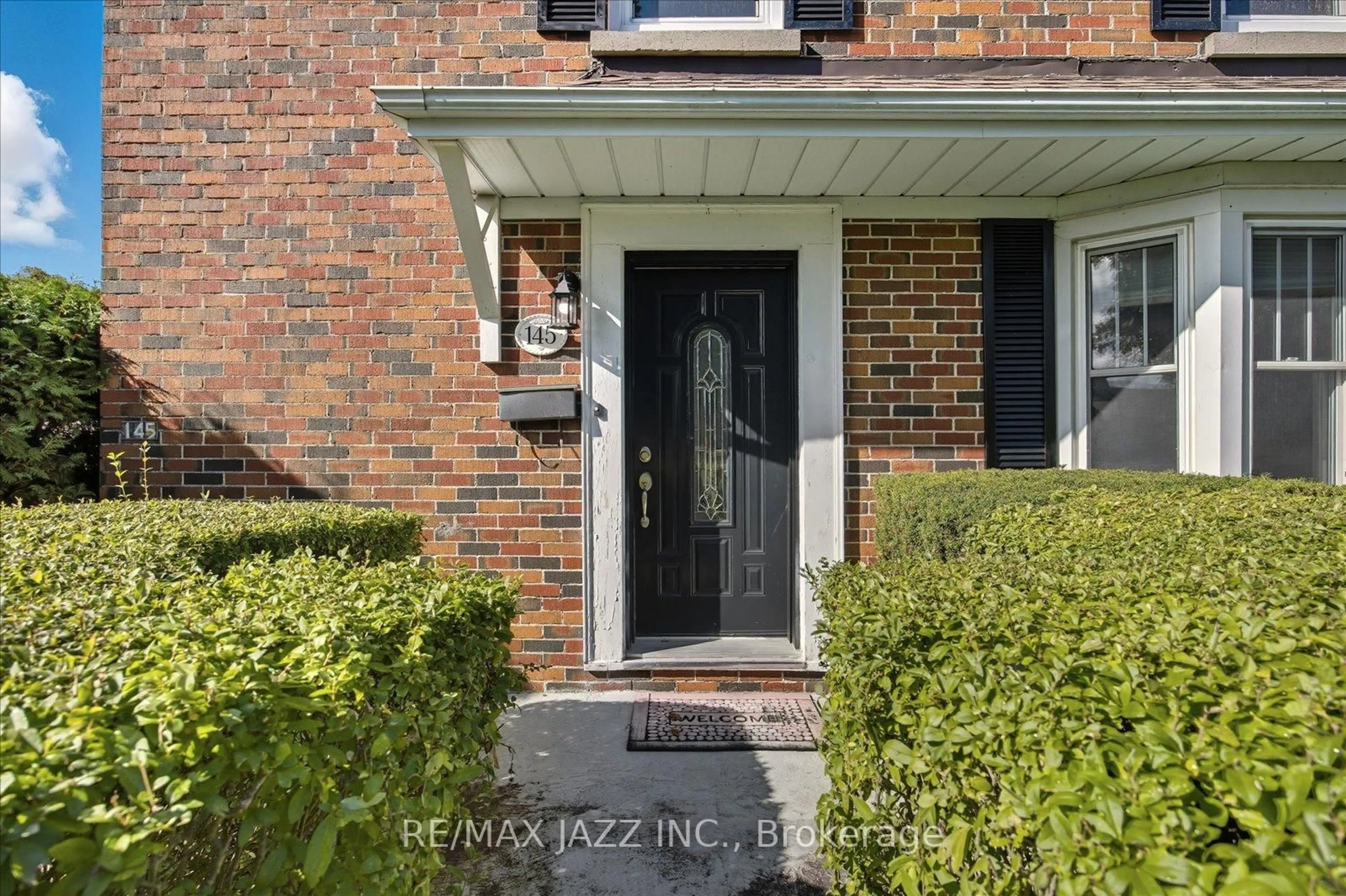 Indoor entryway for 145 Switzer Dr, Oshawa Ontario L1G 3J6