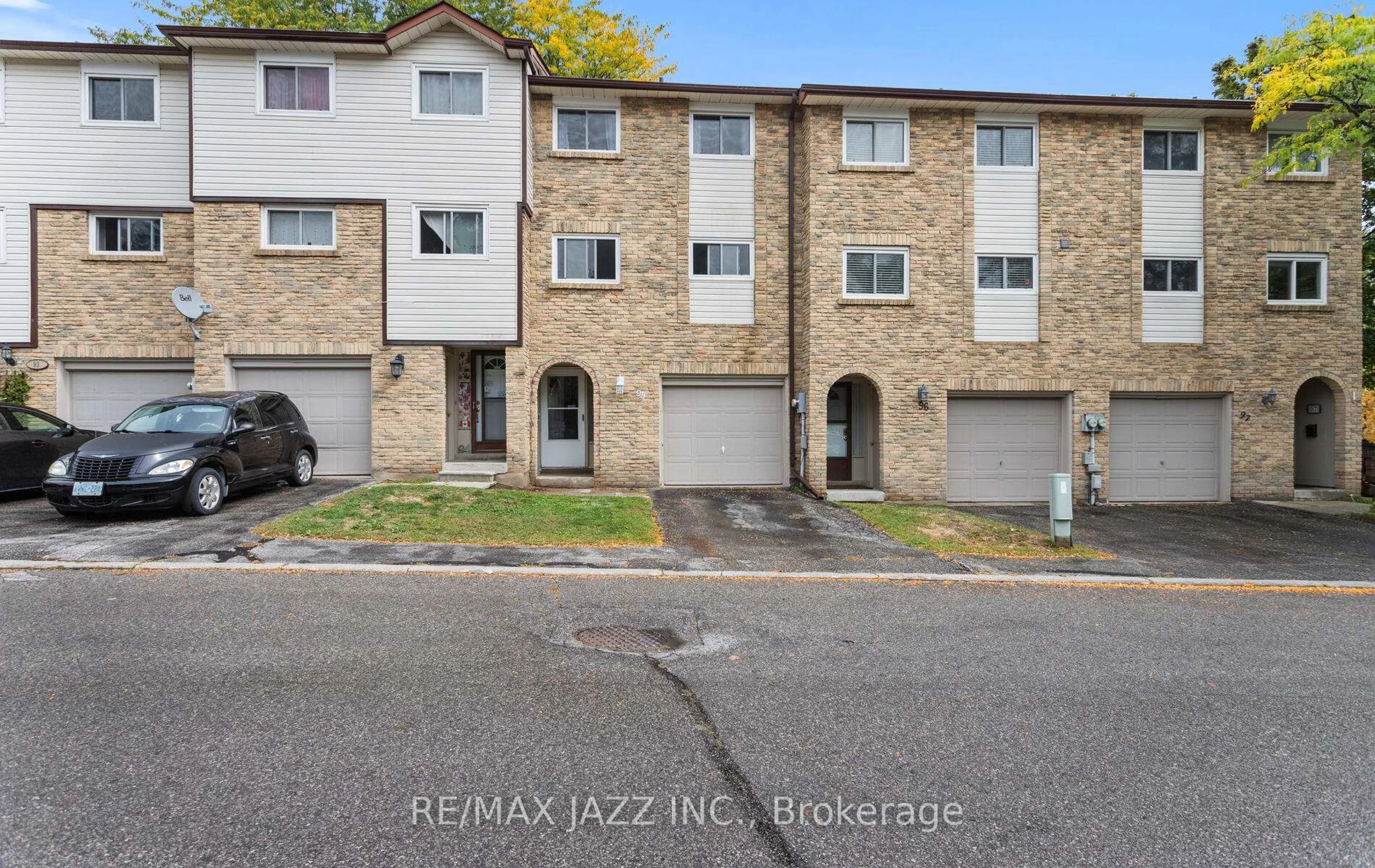 A pic from outside/outdoor area/front of a property/back of a property/a pic from drone, street for 1330 Trowbridge Dr #95, Oshawa Ontario L1G 7L1