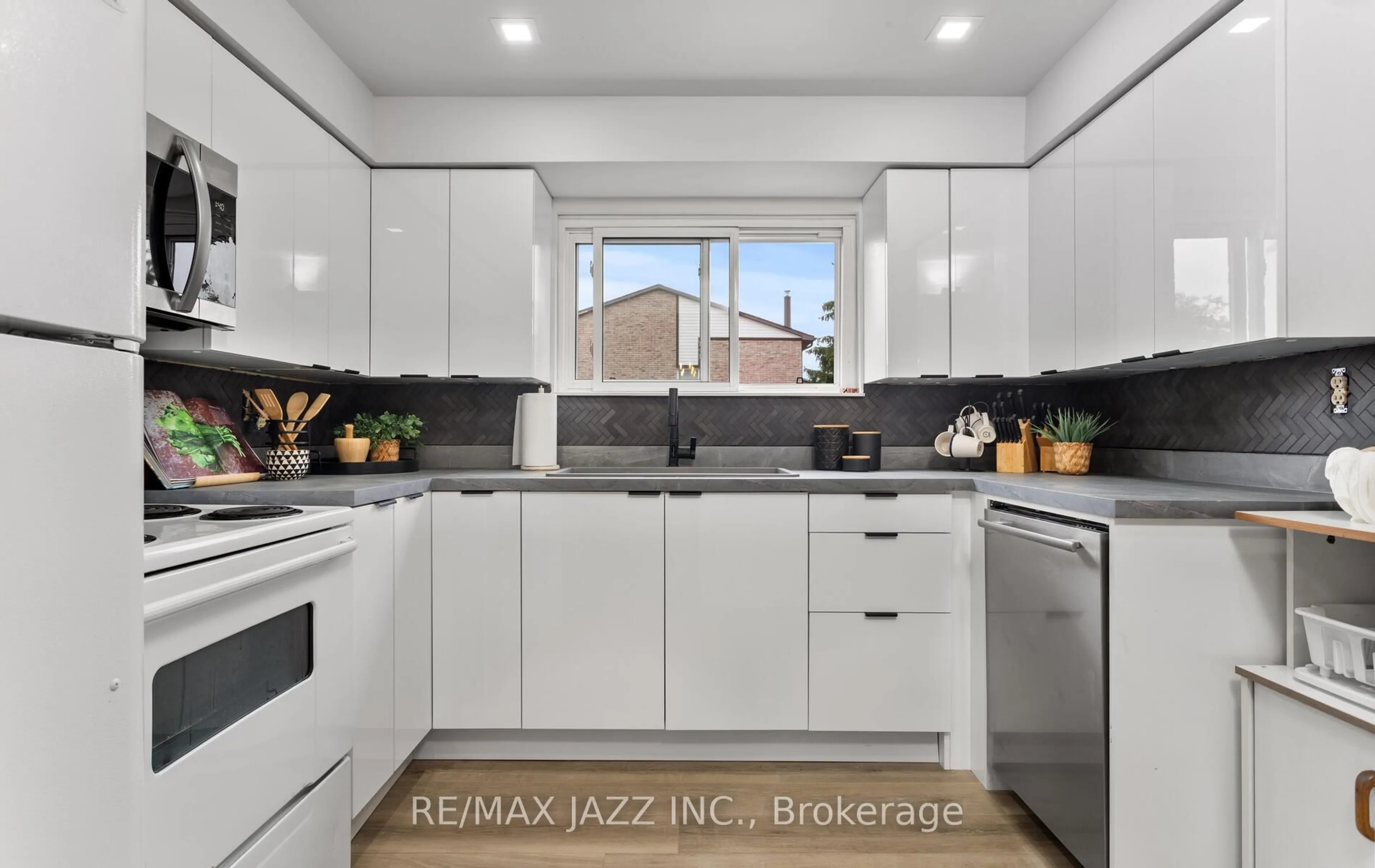 Contemporary kitchen, ceramic/tile floor for 1330 Trowbridge Dr #95, Oshawa Ontario L1G 7L1