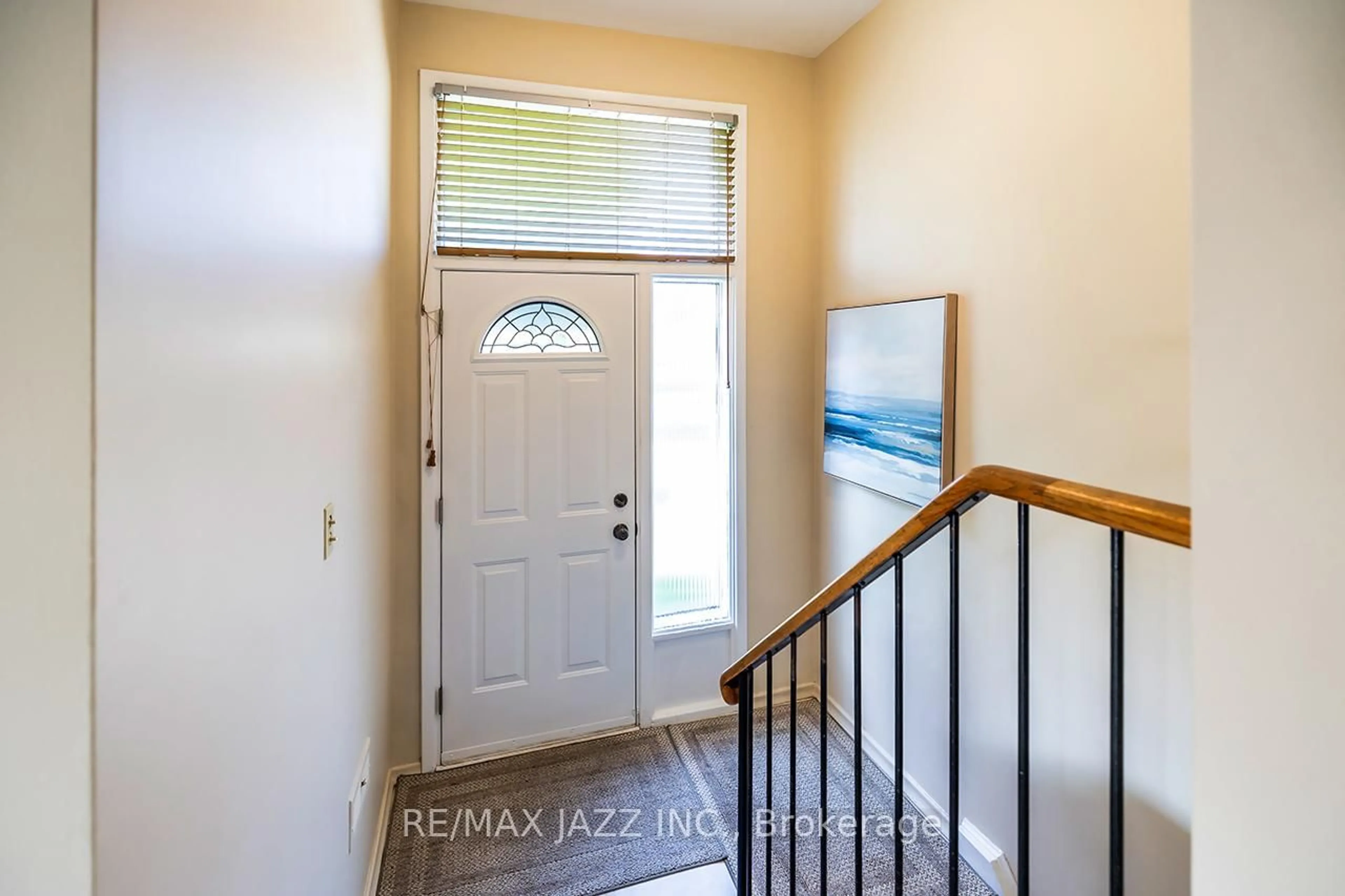 Indoor entryway for 64 Bailey Cres, Toronto Ontario M1G 2P3