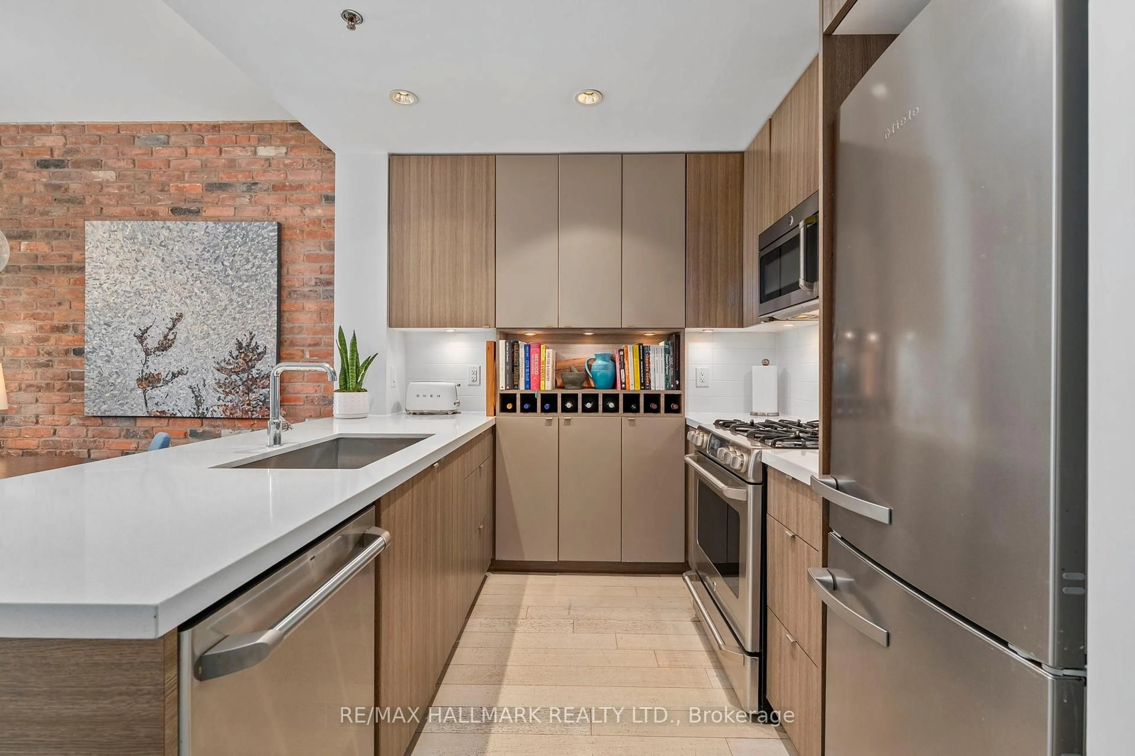 Contemporary kitchen, ceramic/tile floor for 88 Colgate Ave #321, Toronto Ontario M4M 0A6