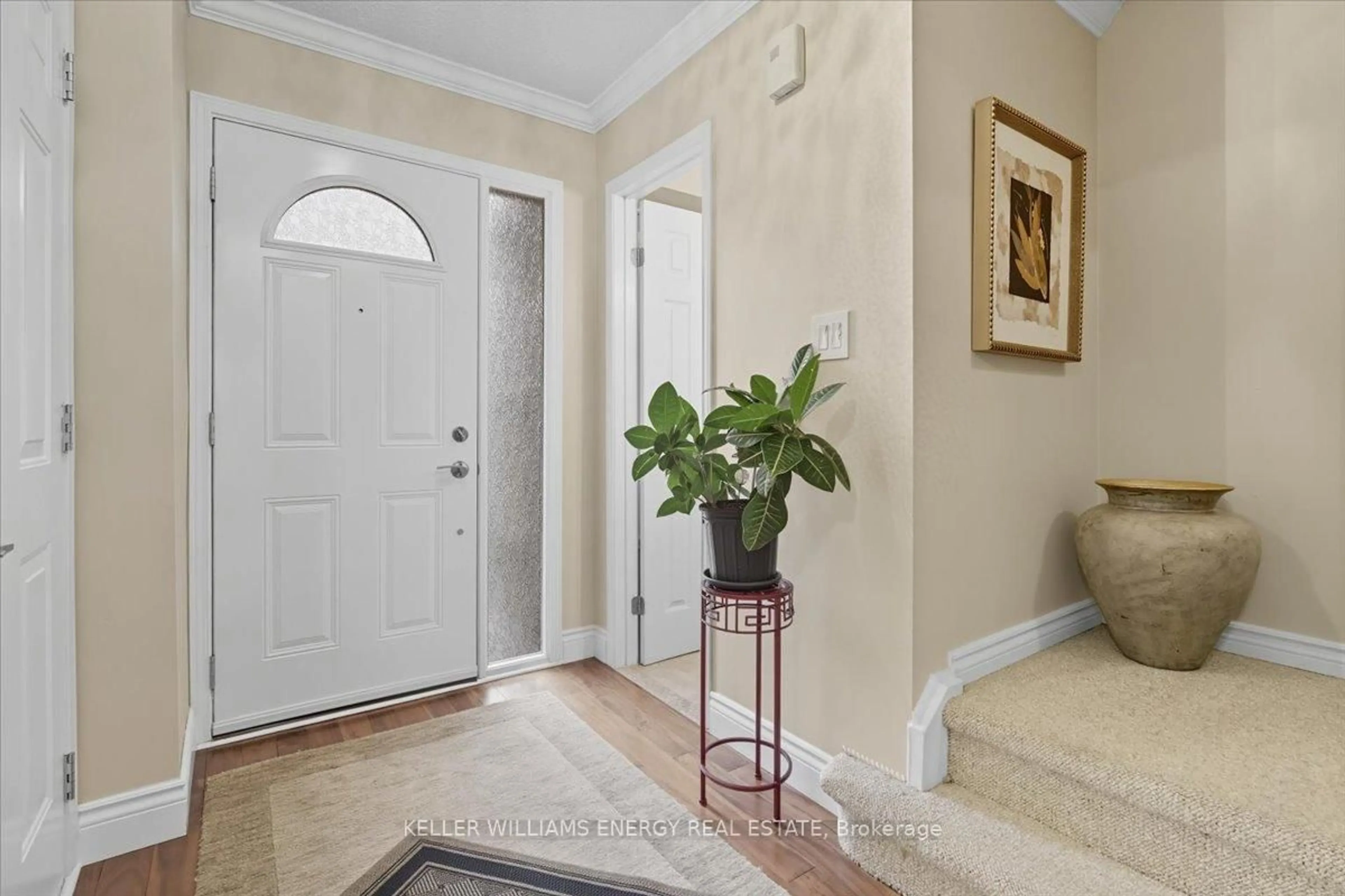 Indoor entryway for 183 Bellefontaine St, Toronto Ontario M1S 4E7