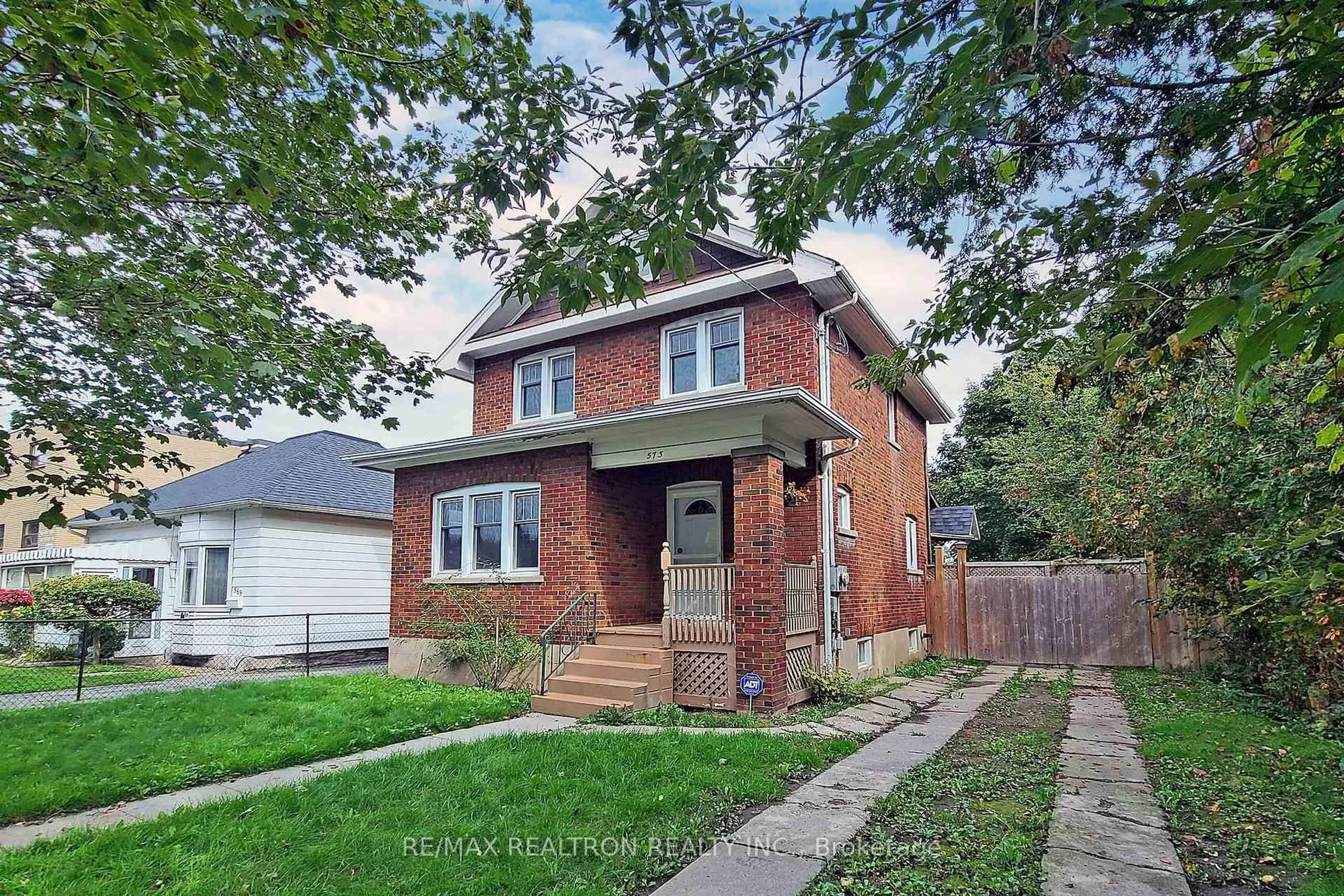 Home with brick exterior material, street for 573 Oxford St, Oshawa Ontario L1J 3V5