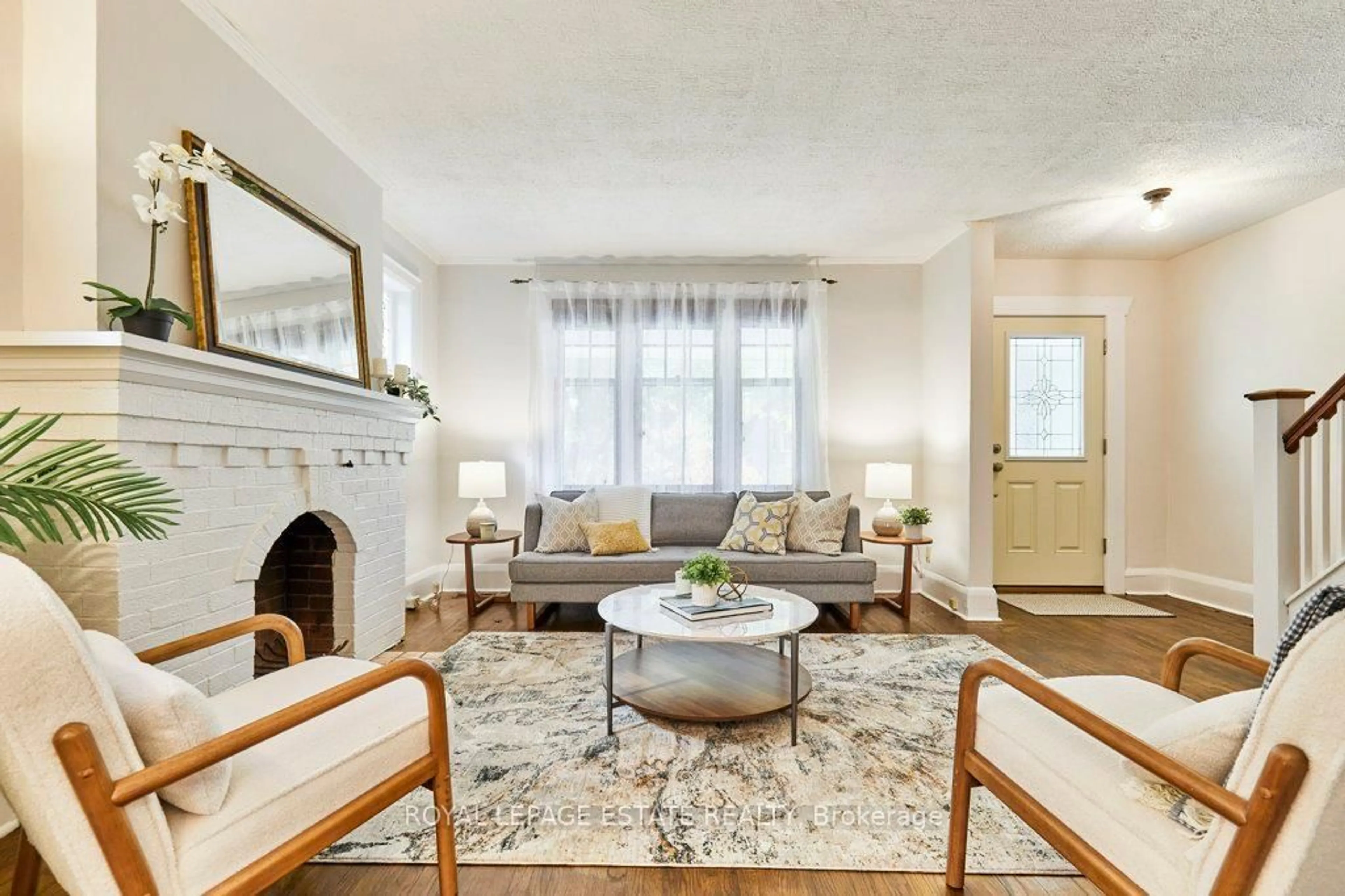 Living room with furniture, unknown for 44 Birchmount Rd, Toronto Ontario M1N 3J4