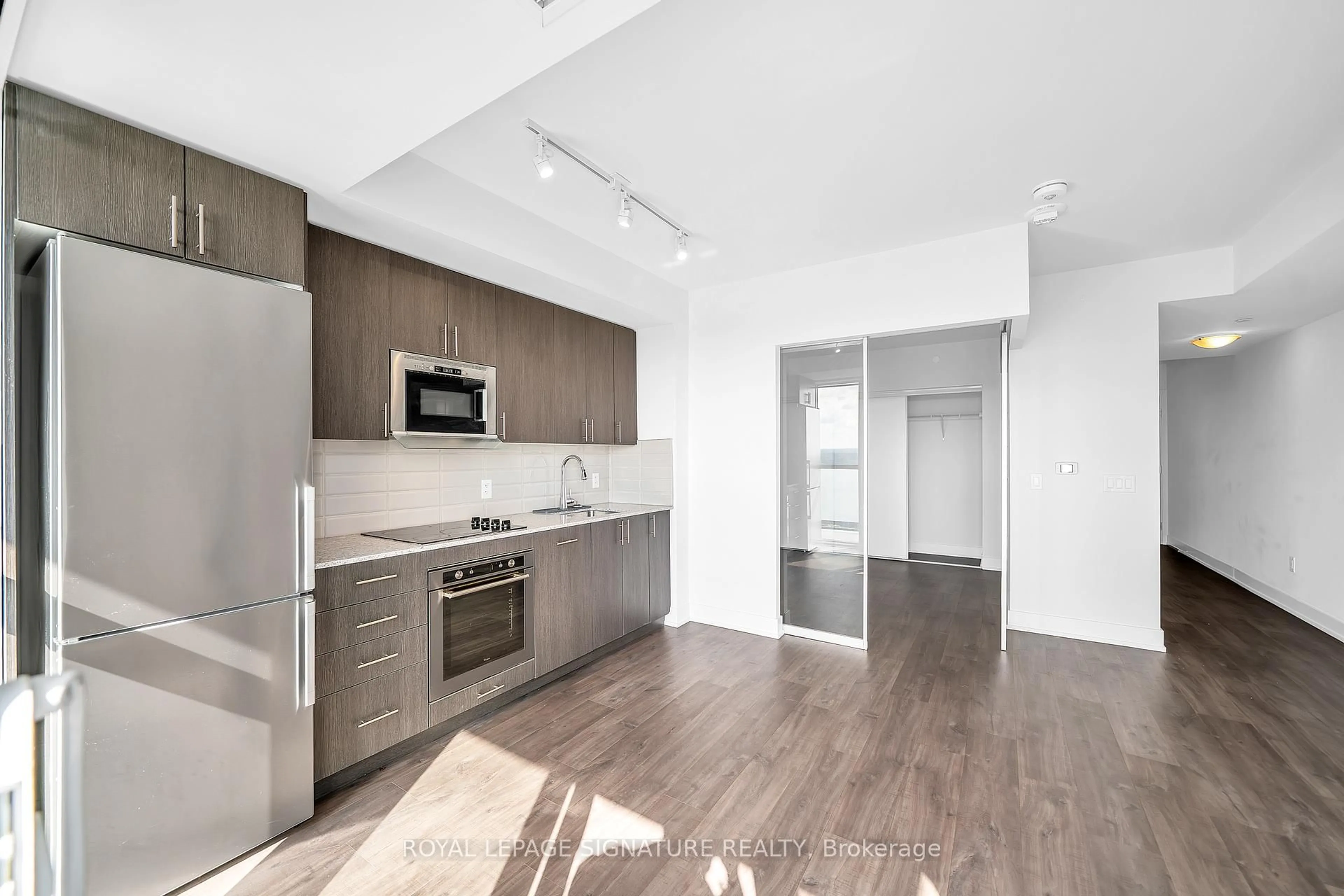 Open concept kitchen, unknown for 2550 Simcoe St #2020, Oshawa Ontario L1L 0R5