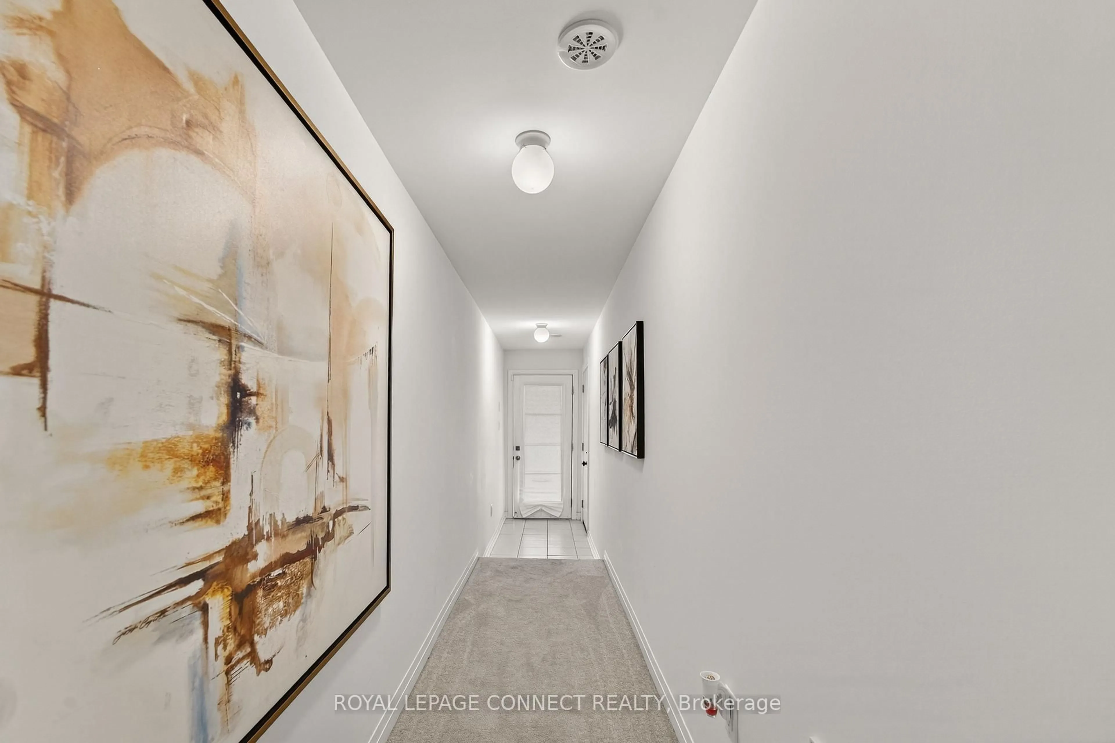 Indoor foyer for 1455 Green Rd, Clarington Ontario L1C 7E8