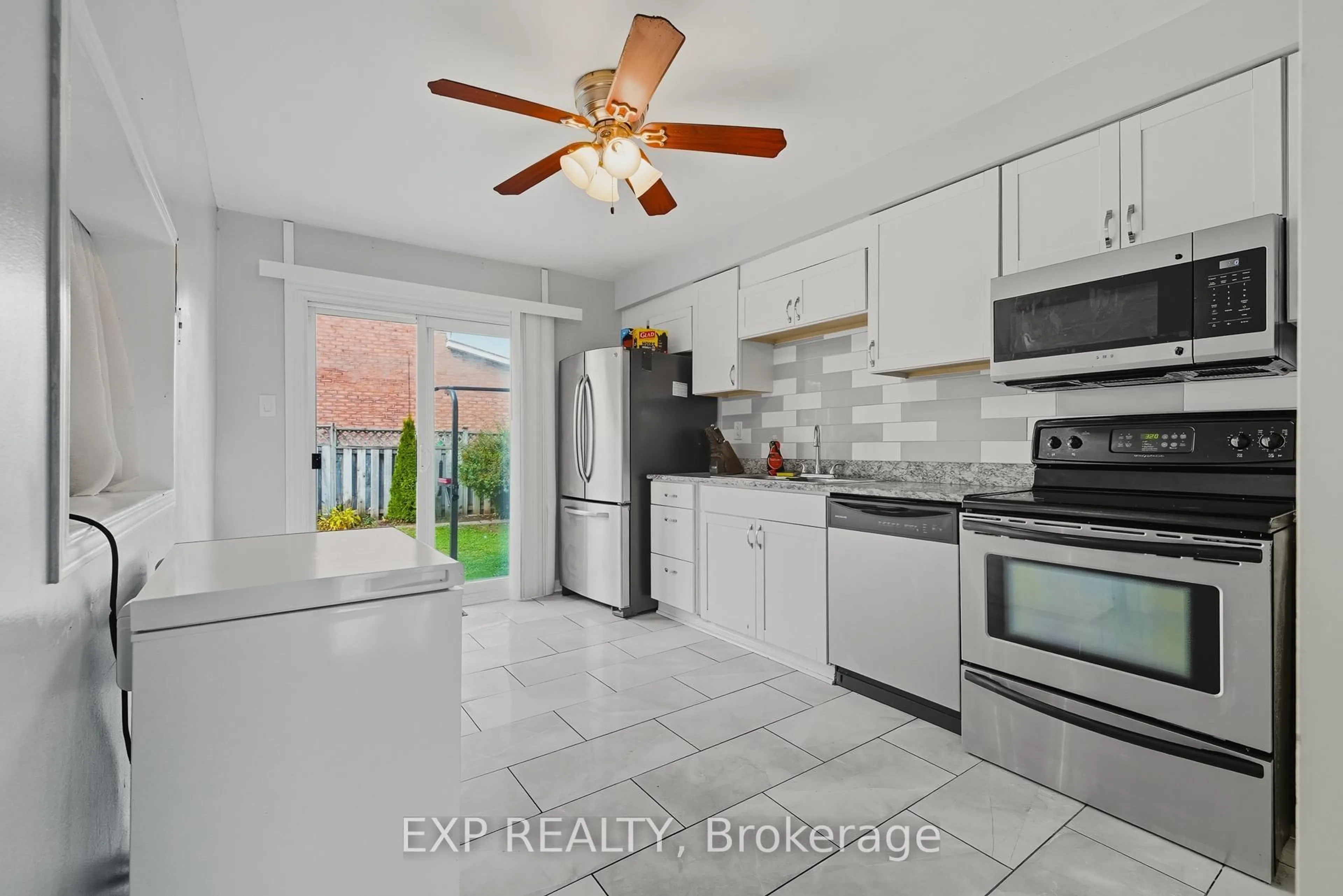 Unknown for 2 Blackburn Cres, Ajax Ontario L1S 5Z2