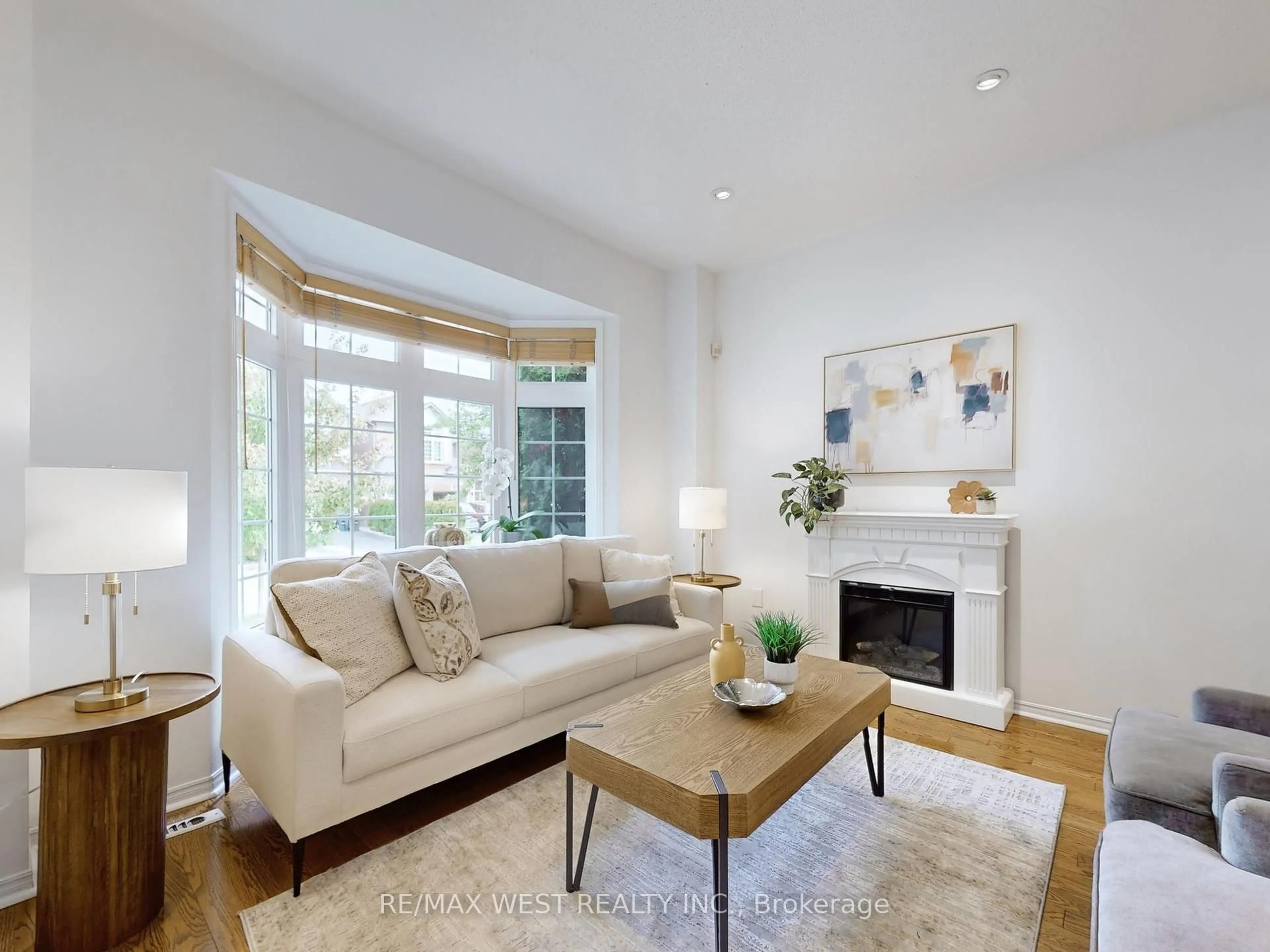 Living room with furniture, wood/laminate floor for 22 Sierra Dr, Toronto Ontario M1P 5C2