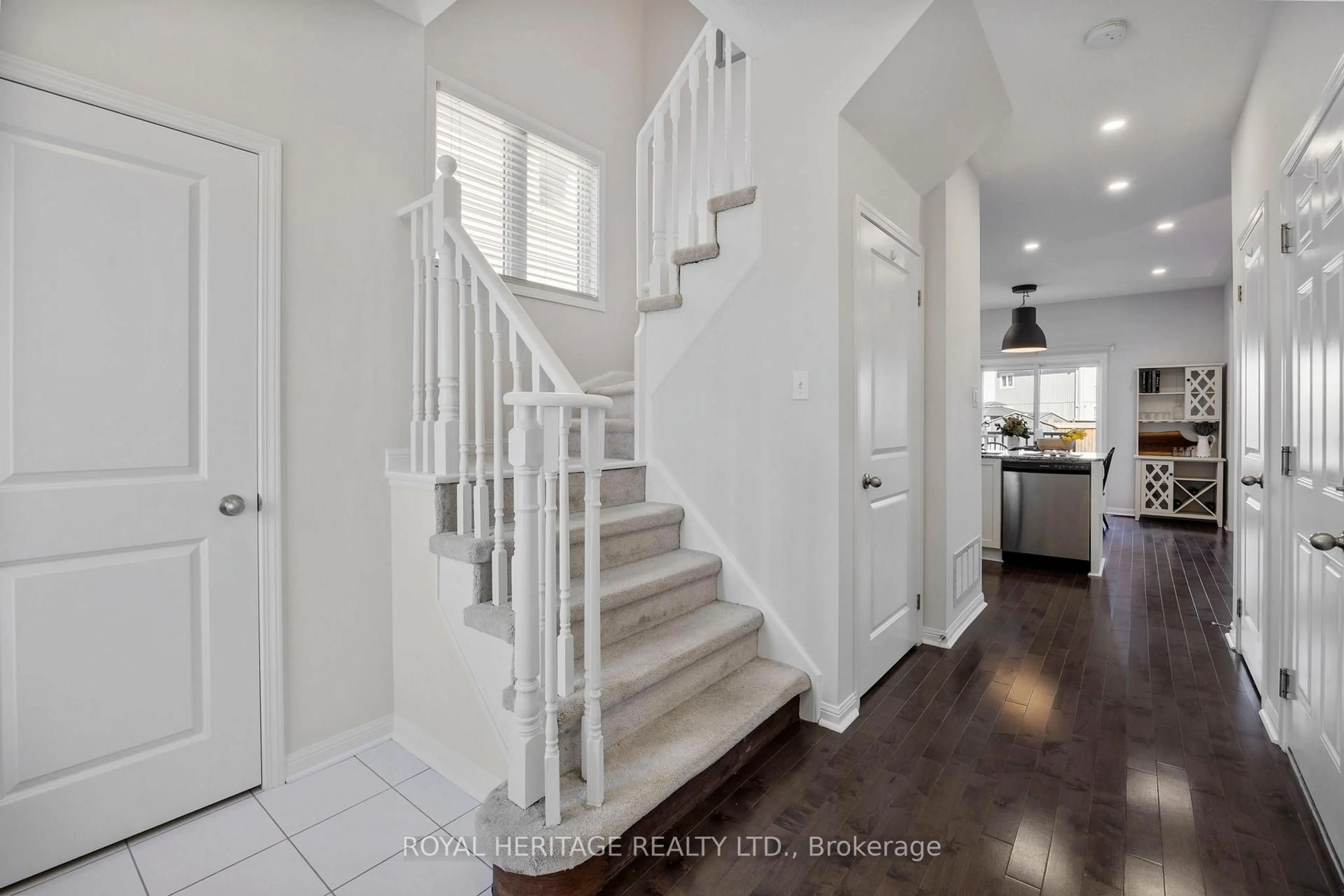 Stairs for 86 Northglen Blvd, Clarington Ontario L1C 0R2