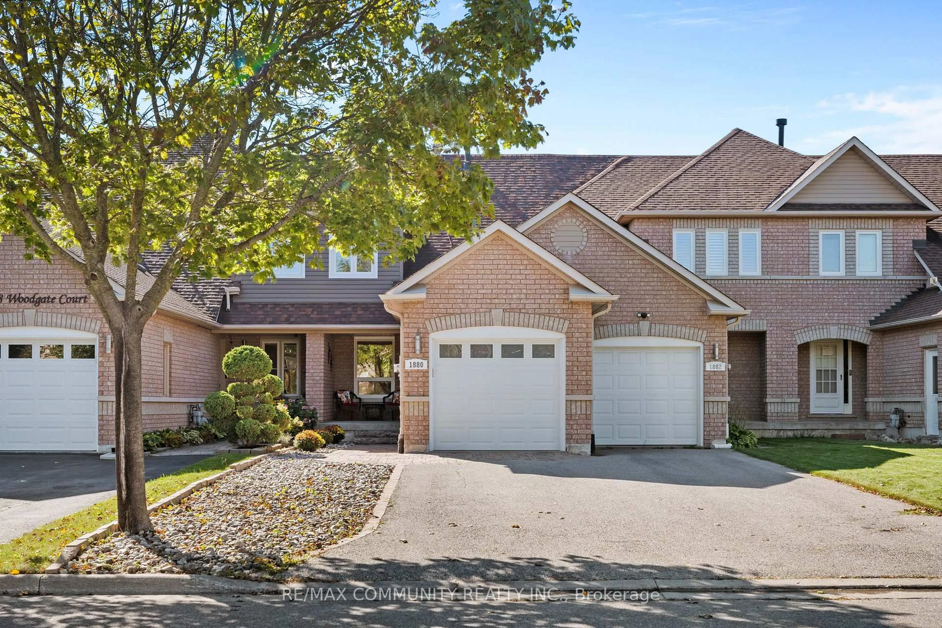 Home with brick exterior material, street for 1880 Woodgate Crt, Oshawa Ontario L1G 7Z2