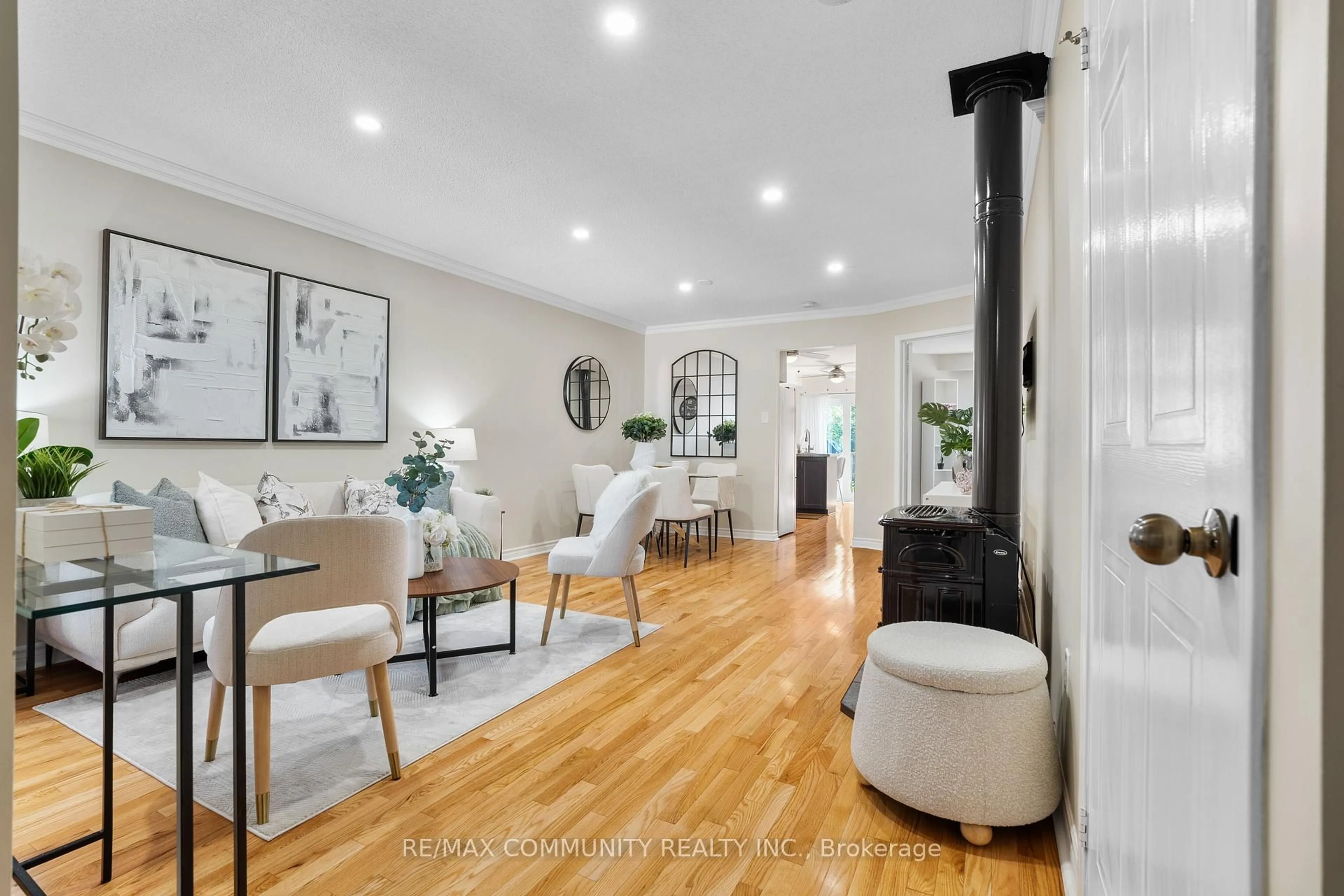 Unknown for 1880 Woodgate Crt, Oshawa Ontario L1G 7Z2