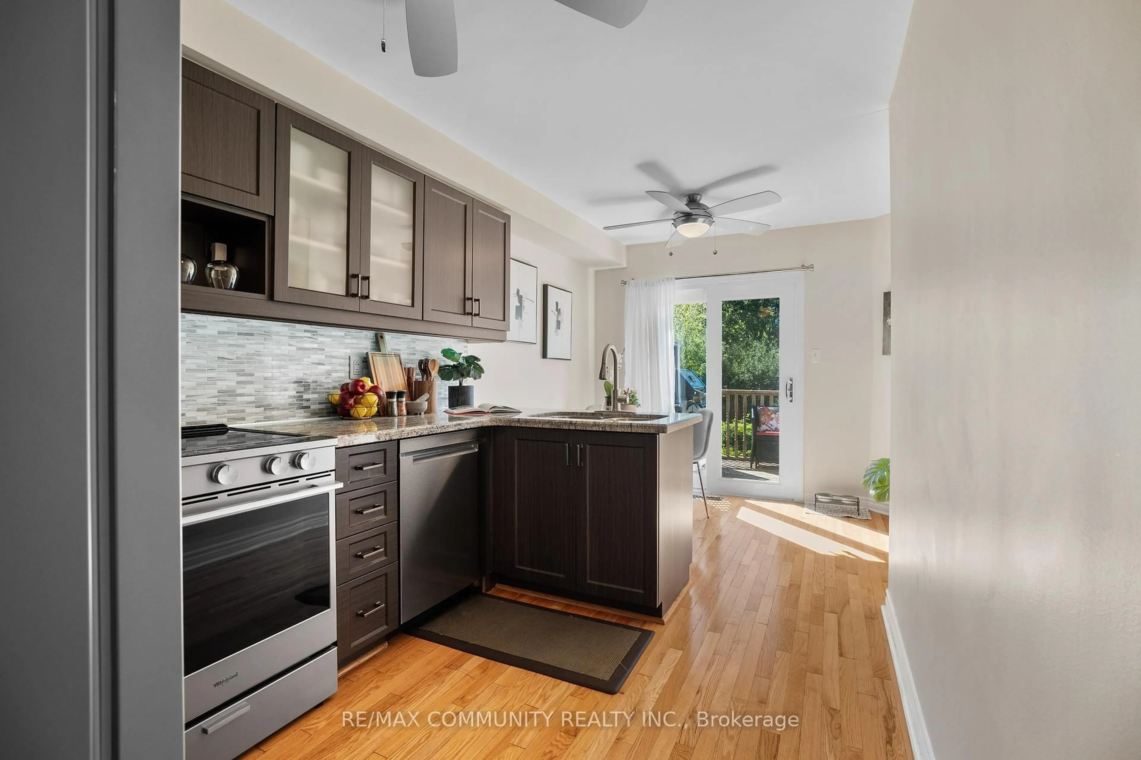 Open concept kitchen, ceramic/tile floor for 1880 Woodgate Crt, Oshawa Ontario L1G 7Z2