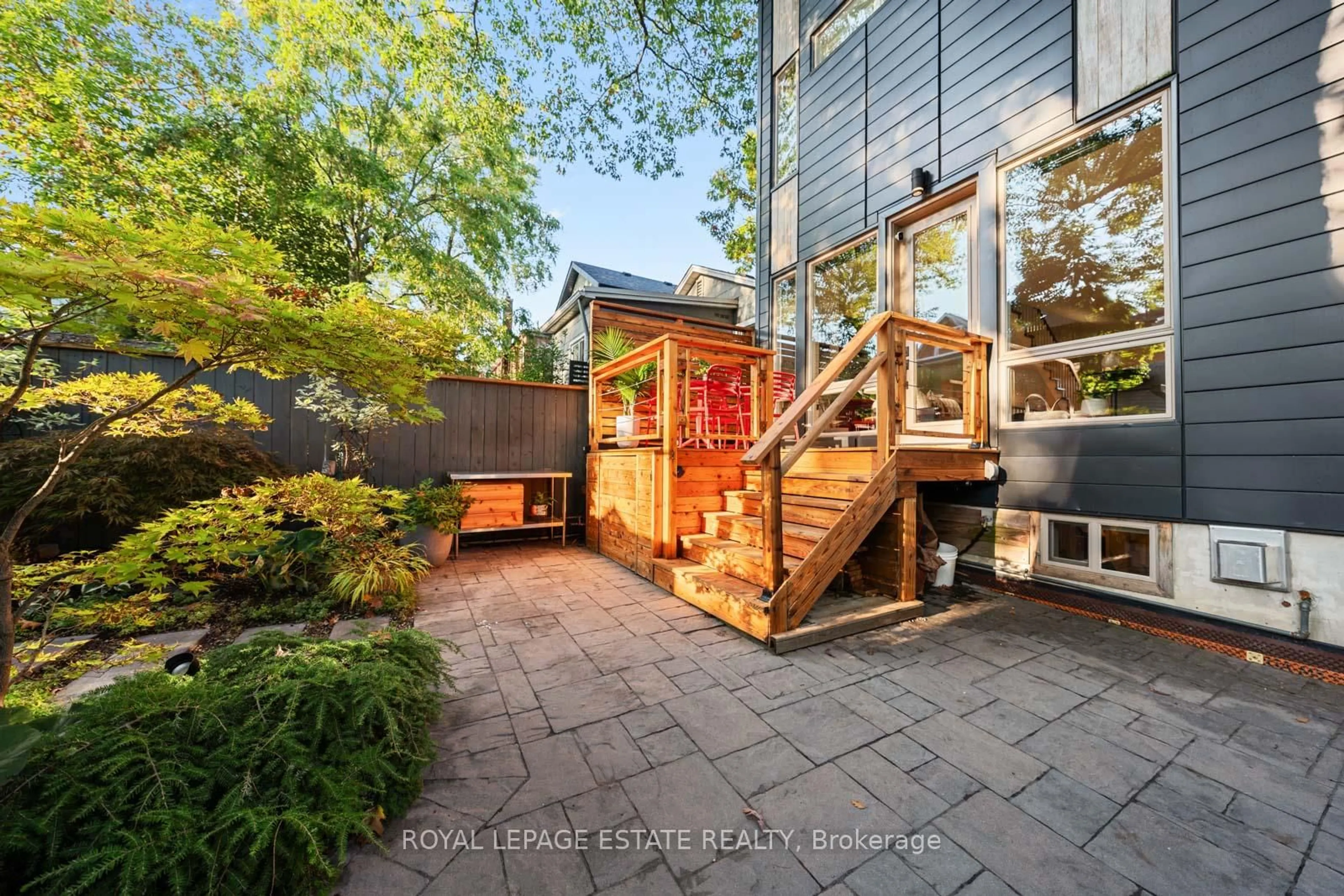 Patio, street for 158 Warden Ave, Toronto Ontario M1N 2Z4