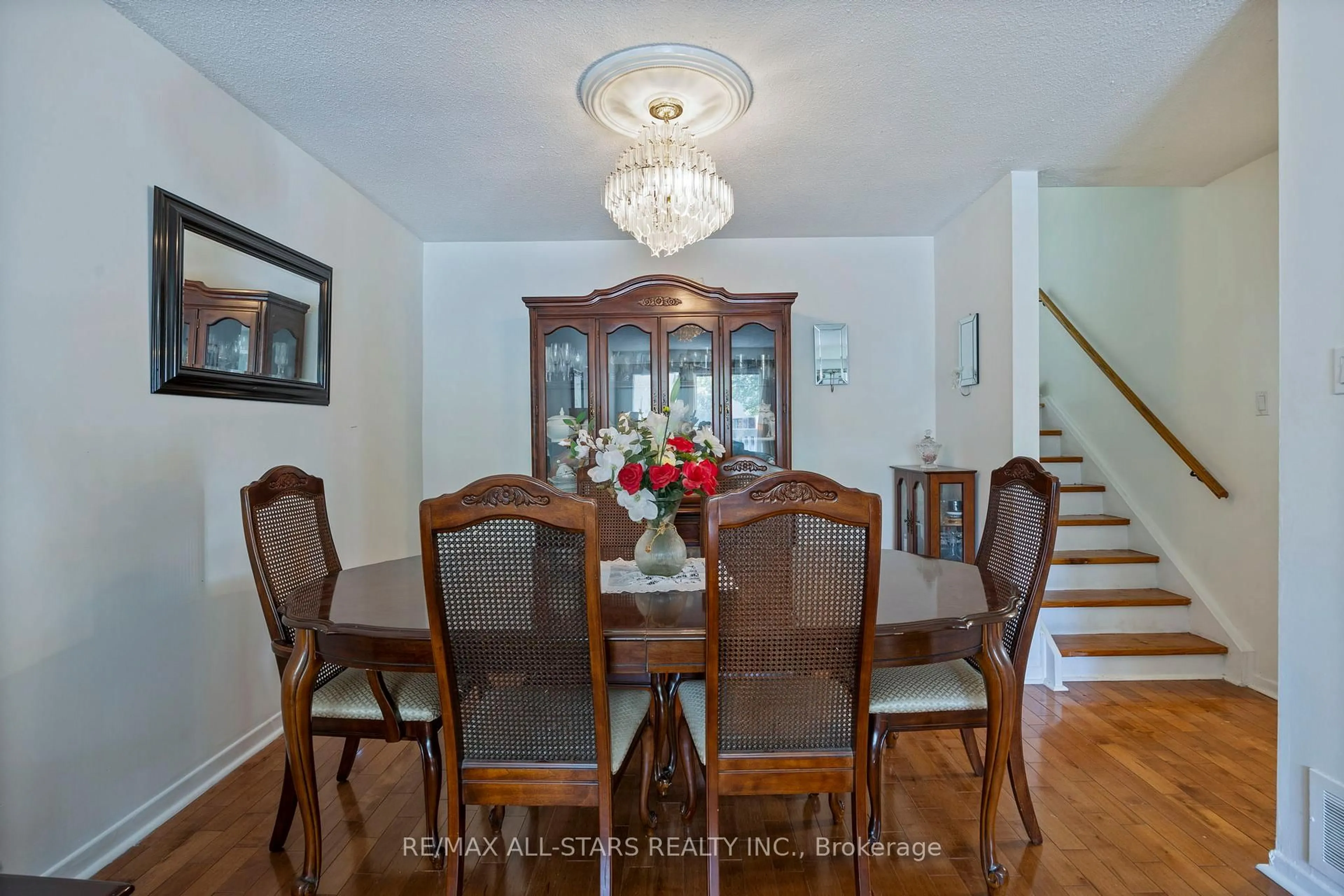 Dining room, wood/laminate floor for 54 Kennaley Cres, Toronto Ontario M1V 1L7