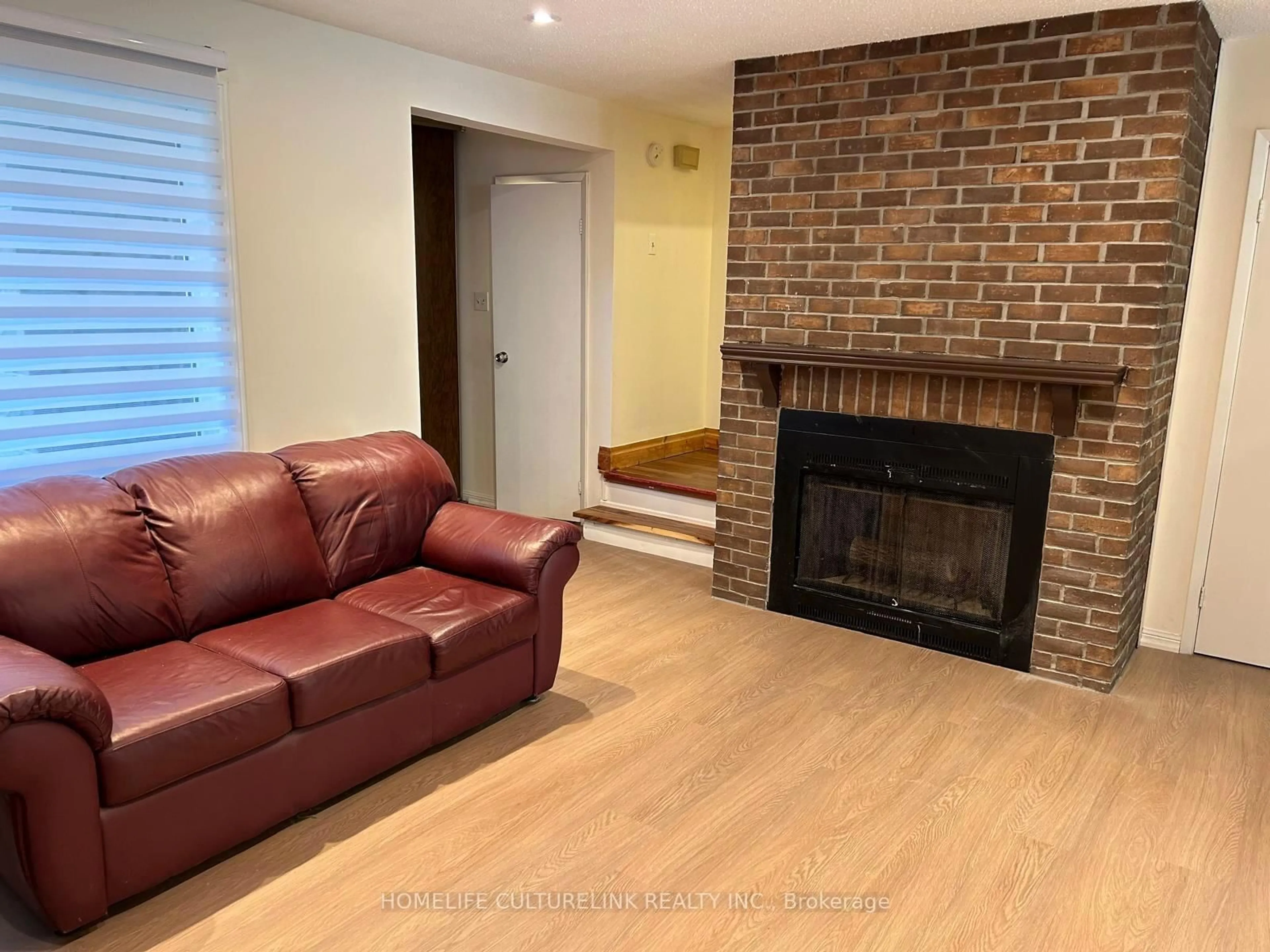 Living room with furniture, wood/laminate floor for 130 Grenbeck Dr, Toronto Ontario M1V 2H6