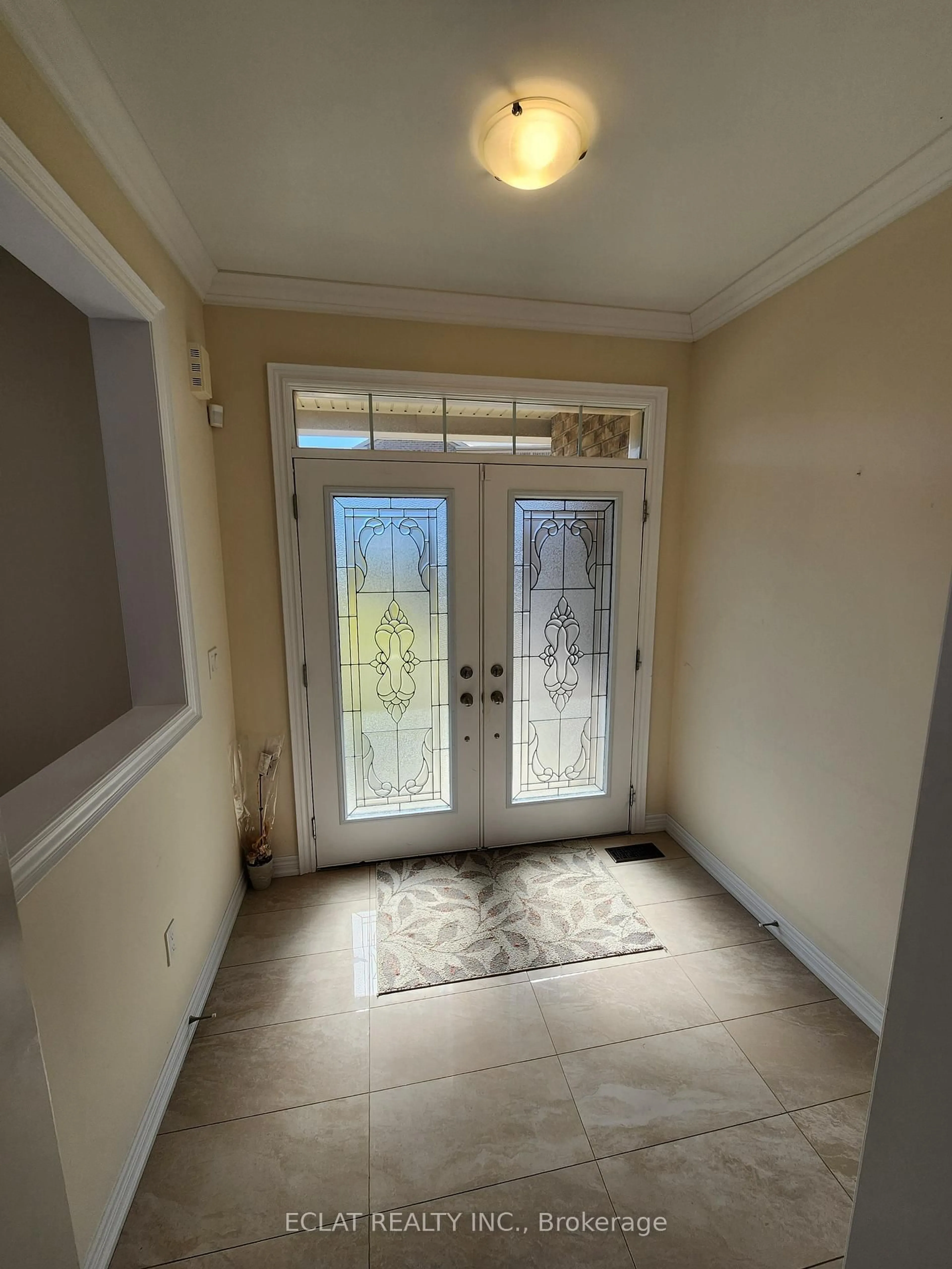 Indoor entryway for 14 Aldridge Lane, Clarington Ontario L1B 0V6