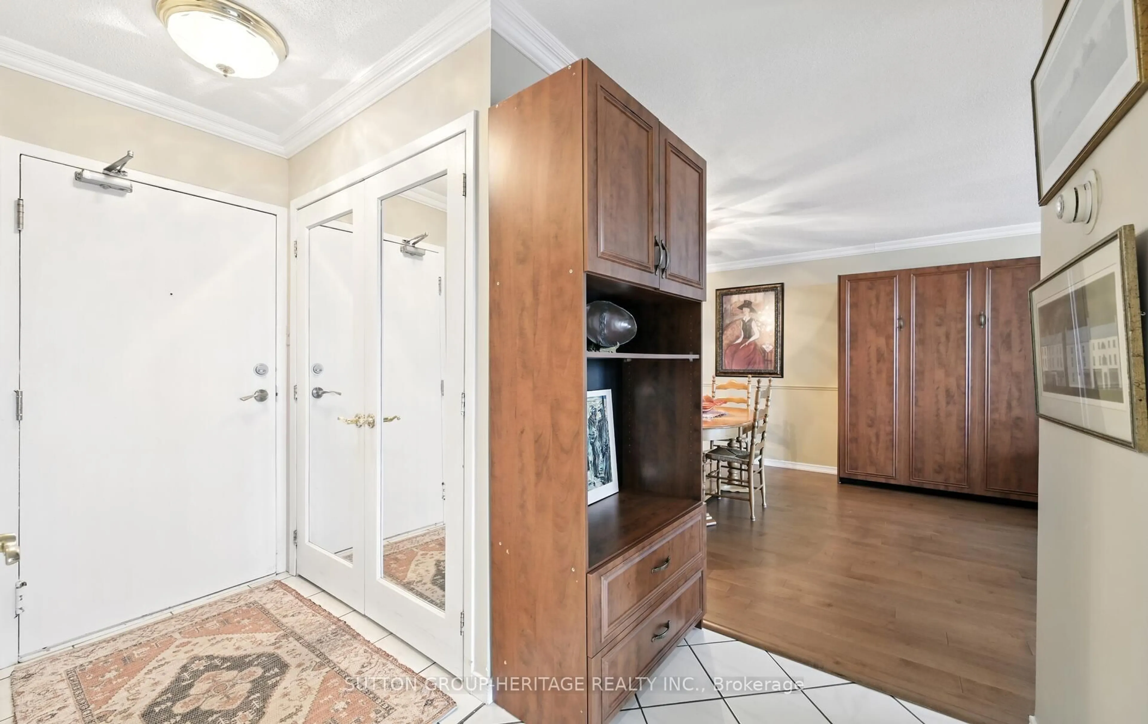 Indoor entryway for 360 Watson St #908, Whitby Ontario L1N 9G2