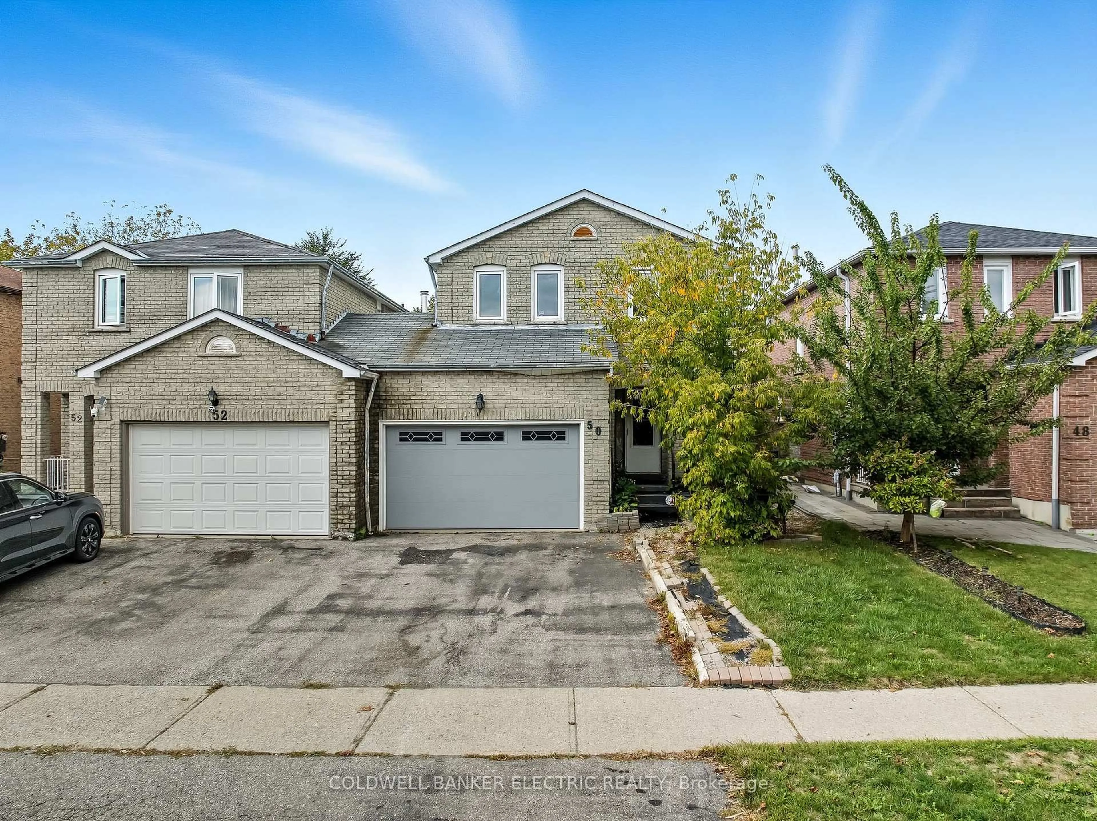 A pic from outside/outdoor area/front of a property/back of a property/a pic from drone, street for 50 Leach Dr, Ajax Ontario L1S 7A7
