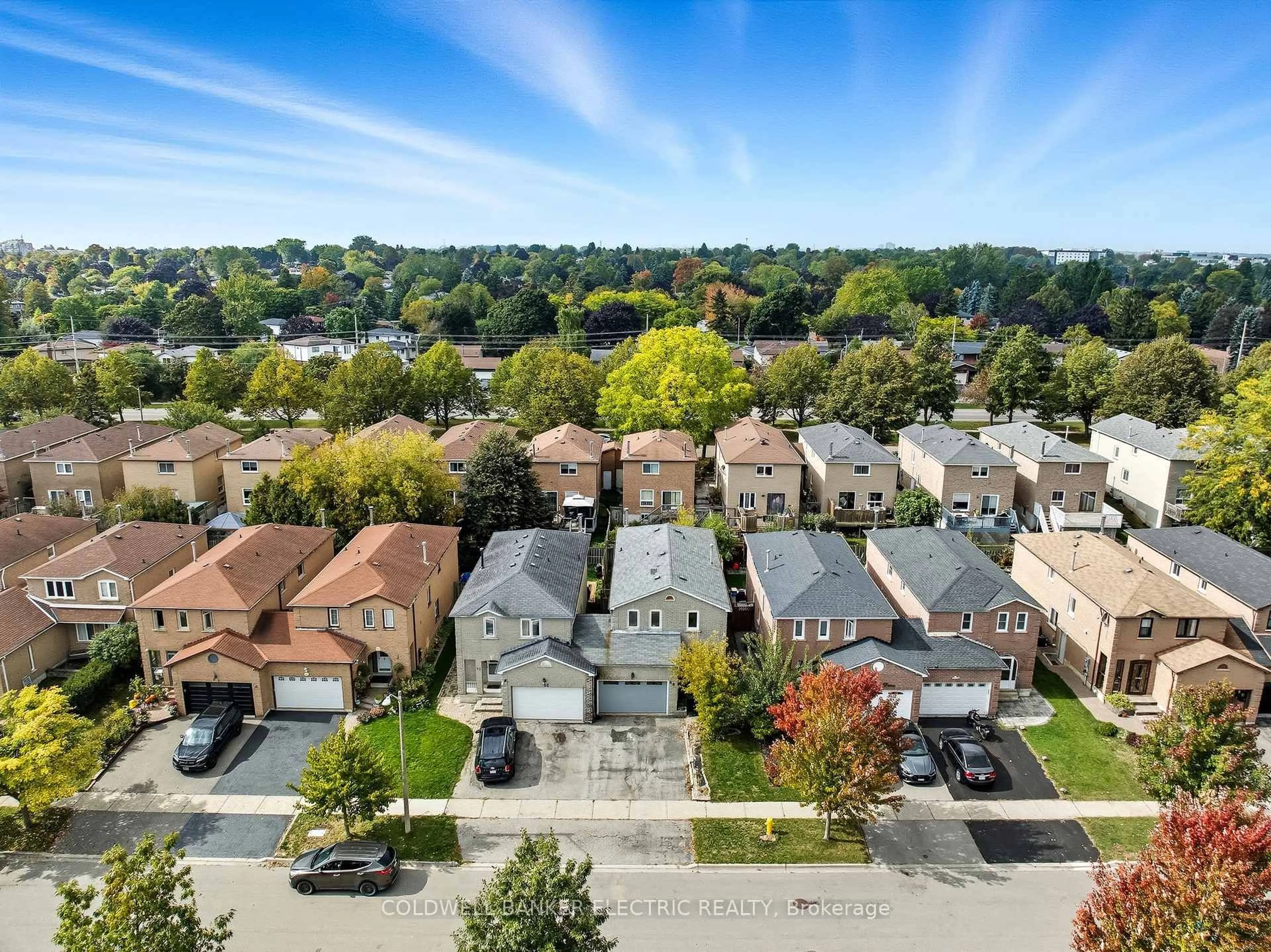 A pic from outside/outdoor area/front of a property/back of a property/a pic from drone, street for 50 Leach Dr, Ajax Ontario L1S 7A7