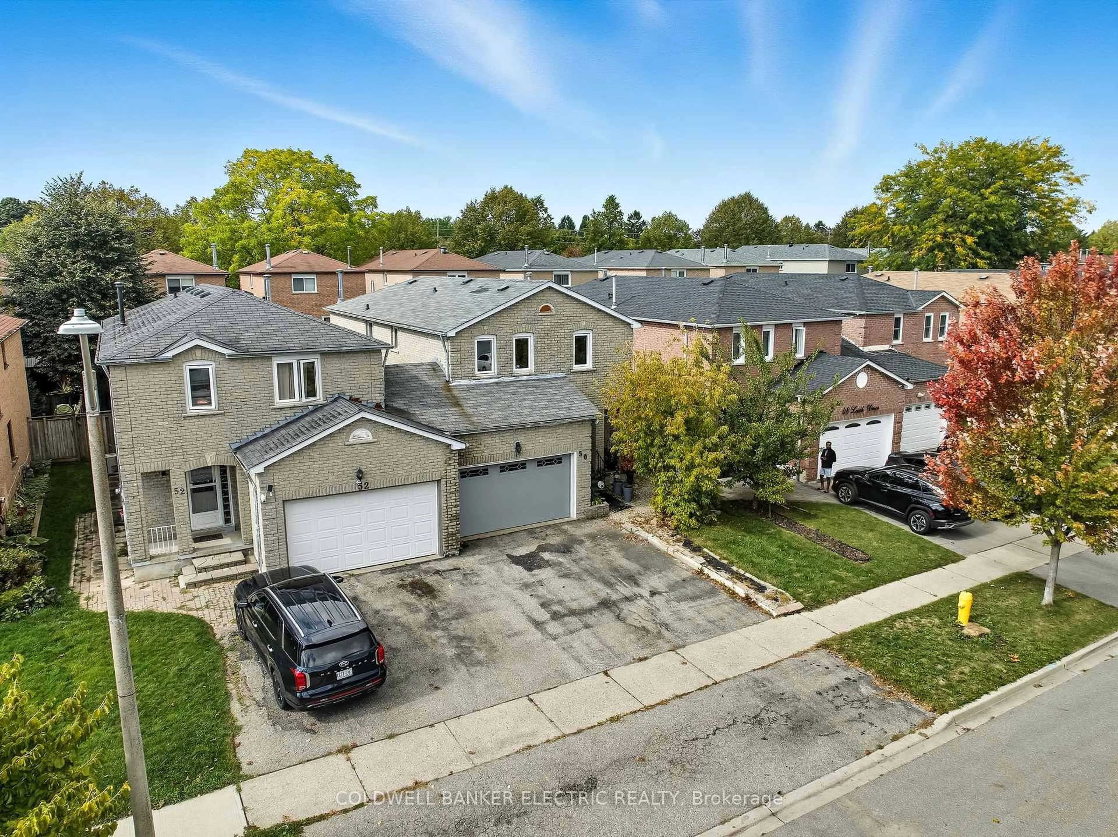 A pic from outside/outdoor area/front of a property/back of a property/a pic from drone, street for 50 Leach Dr, Ajax Ontario L1S 7A7