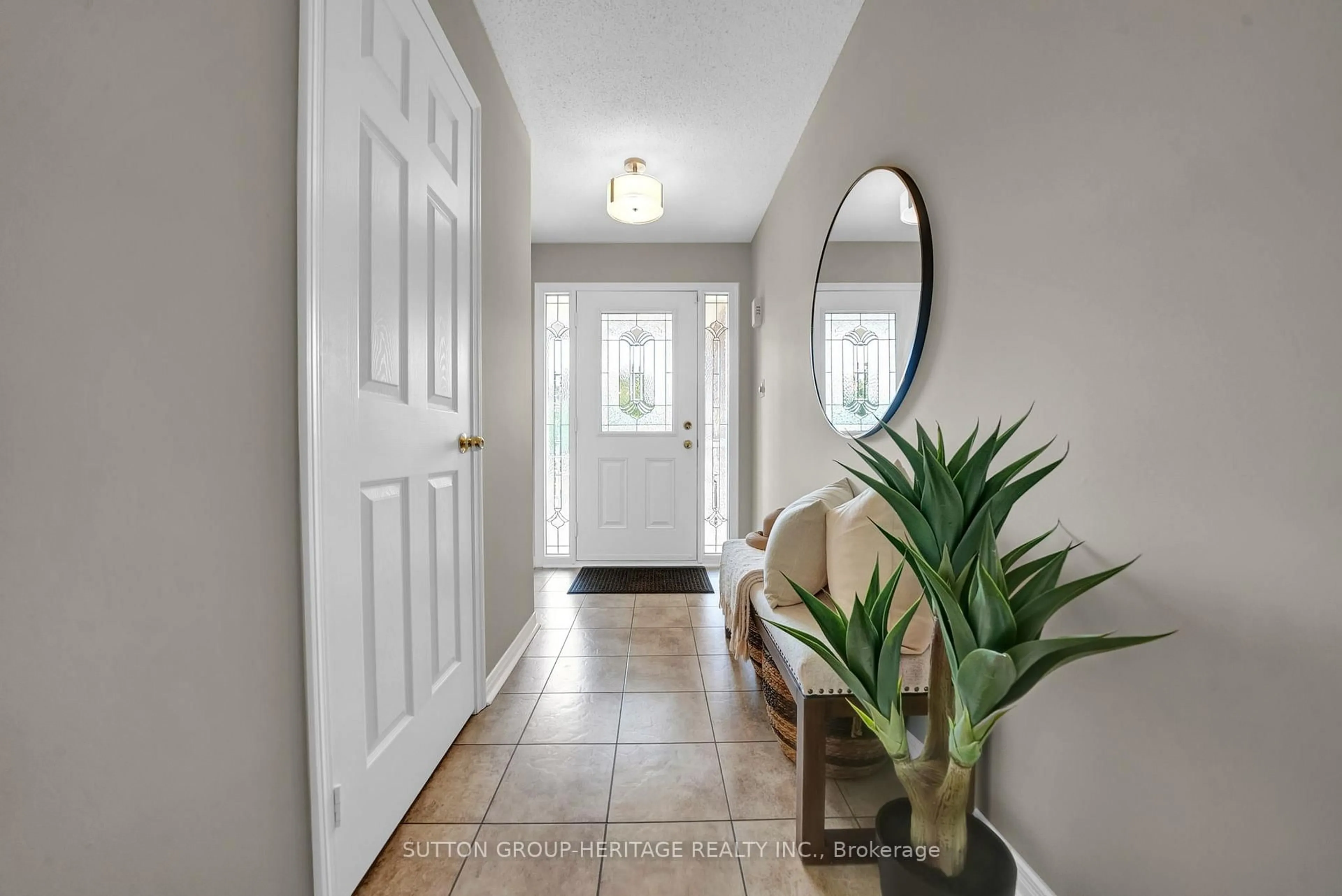 Indoor entryway for 460 Woodmount Dr #38, Oshawa Ontario L1K 0K3