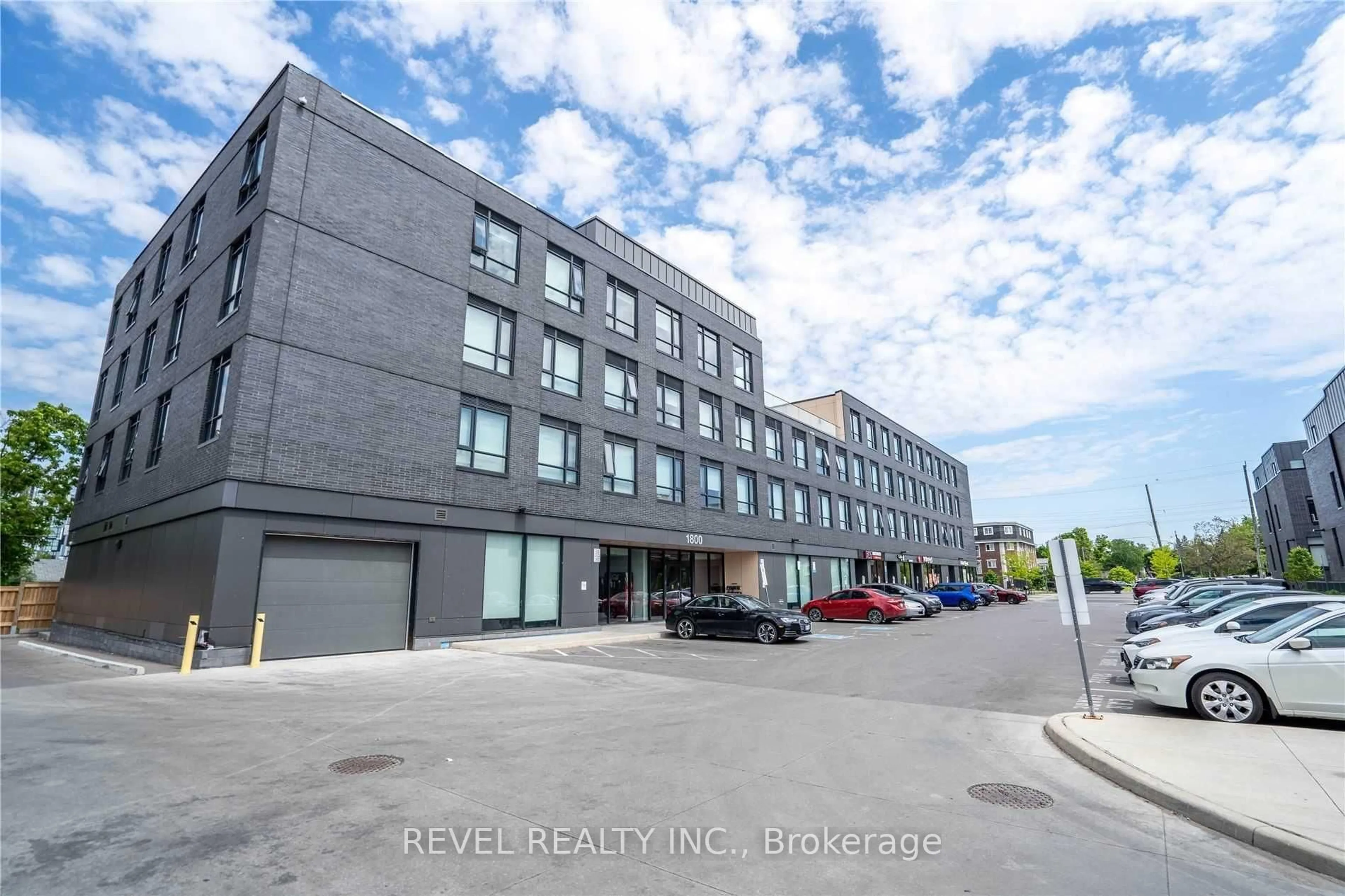 Patio, building for 1800 Simcoe St #204, Oshawa Ontario L1G 0C2