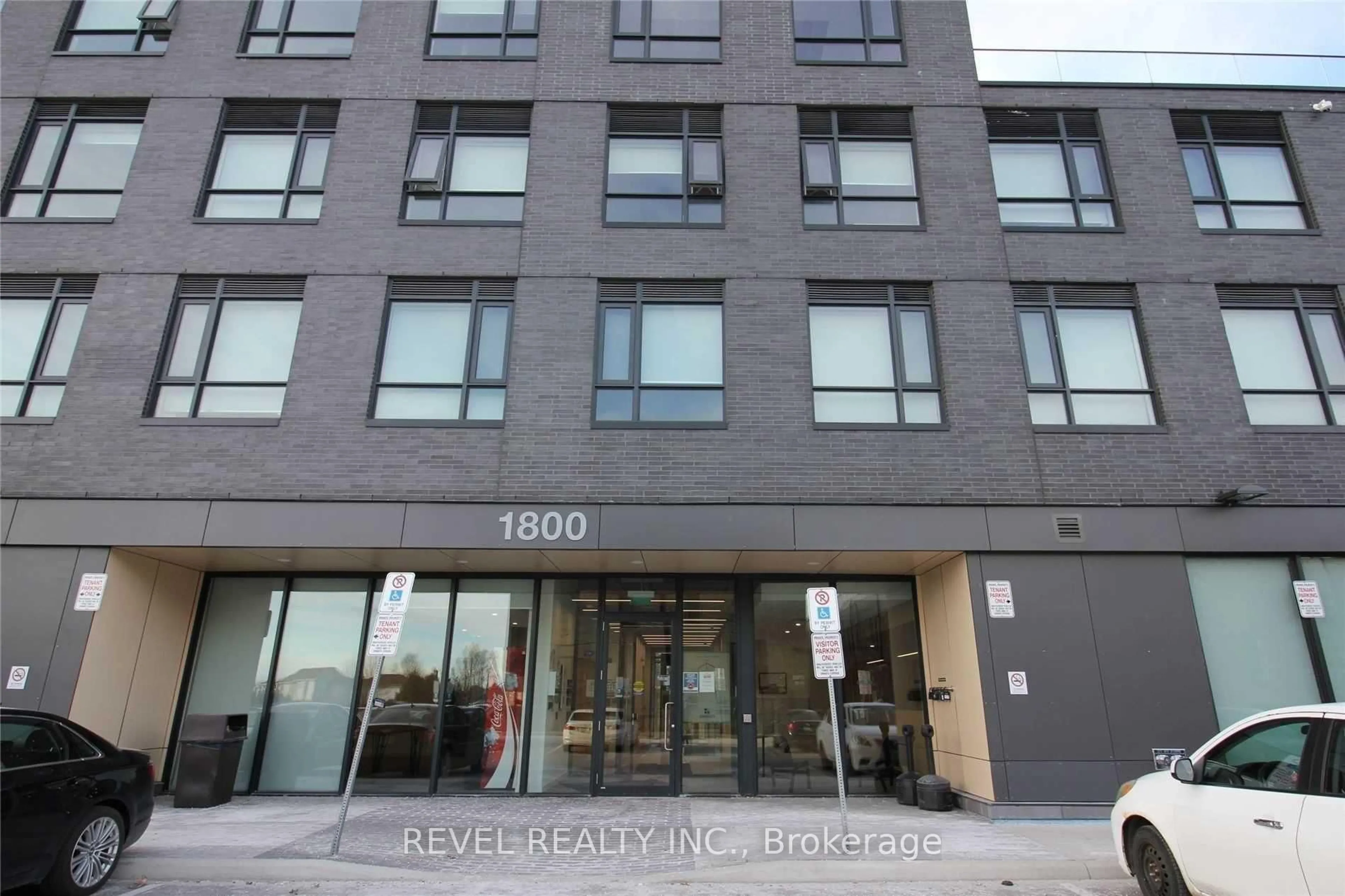 Indoor foyer for 1800 Simcoe St #204, Oshawa Ontario L1G 0C2