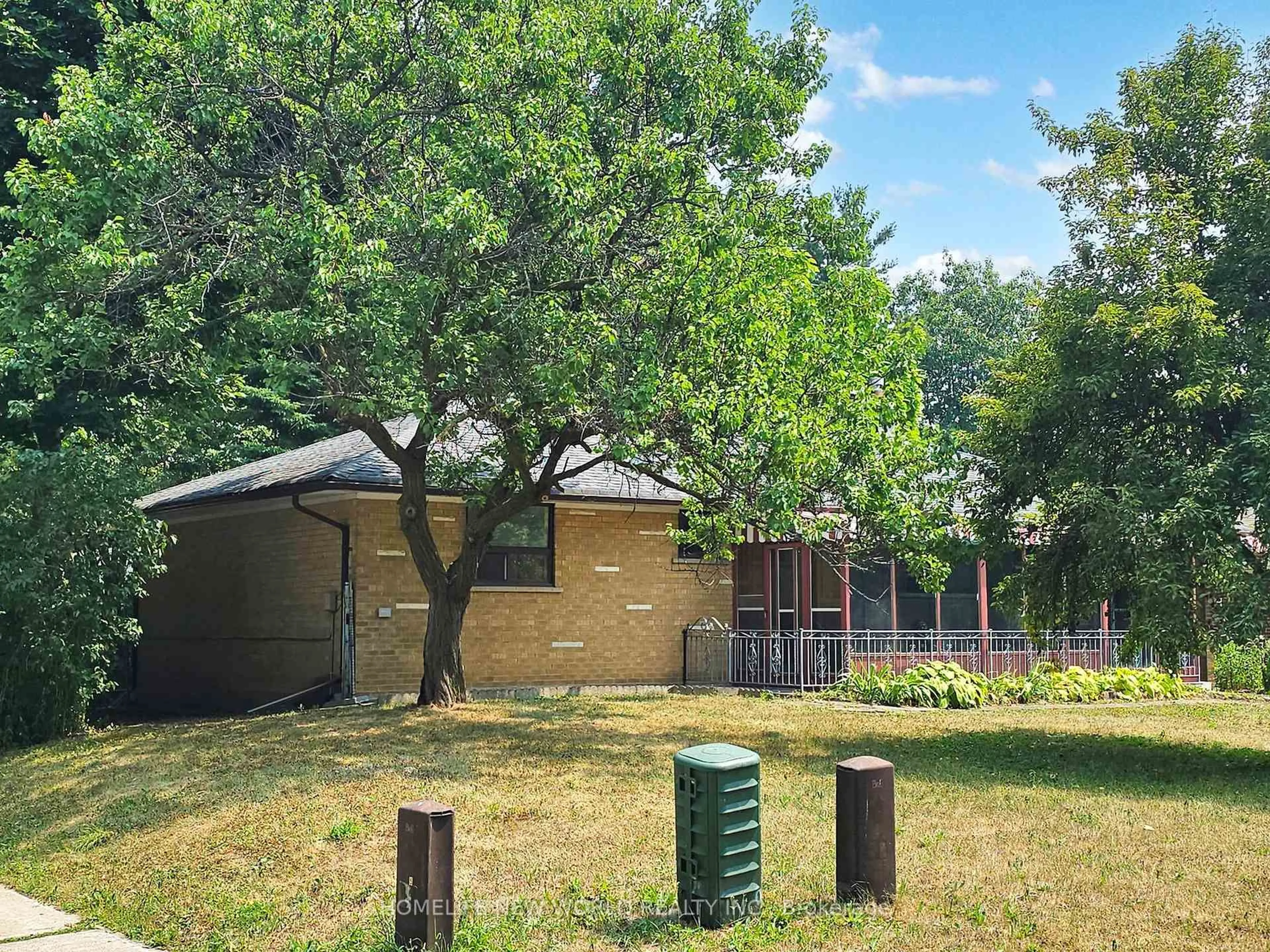 A pic from outside/outdoor area/front of a property/back of a property/a pic from drone, forest/trees view for 65 Donalda Cres, Toronto Ontario M1S 1N8